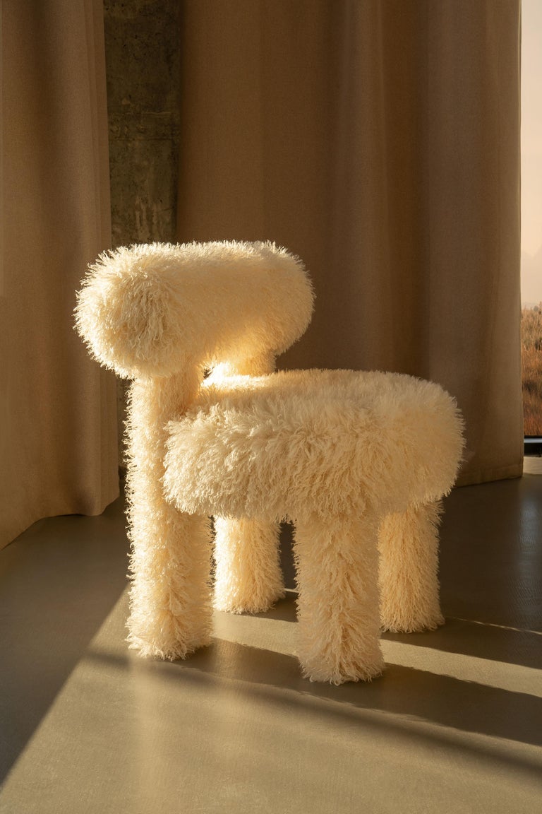 https://a.1stdibscdn.com/modern-dining-chair-gropius-cs1-fluffy-edition-in-misia-azur-faux-fur-by-noom-for-sale-picture-11/f_42321/f_372145021730057493693/Fluffy_Chair_Gropius_CS1_in_Azur_Cotonneux_Faux_Fur_15__master.jpg?width=768