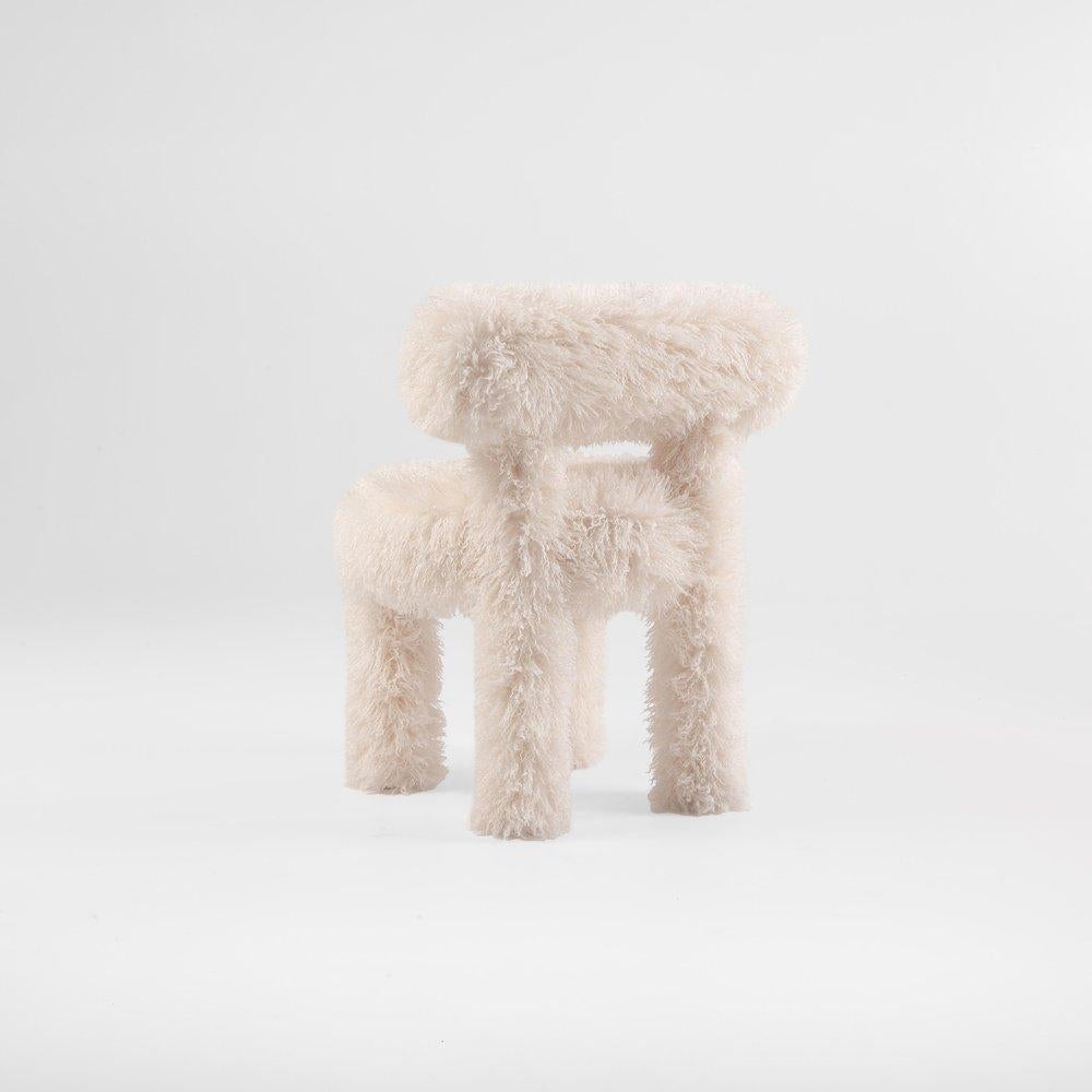 https://a.1stdibscdn.com/contemporary-dining-chair-fluffy-by-noom-gropius-cs2-white-for-sale-picture-11/f_31233/f_387210621709718222084/Fluffy_Chair_Gropius_CS1_in_Azur_Cotonneux_Faux_Fur_4__master.jpeg