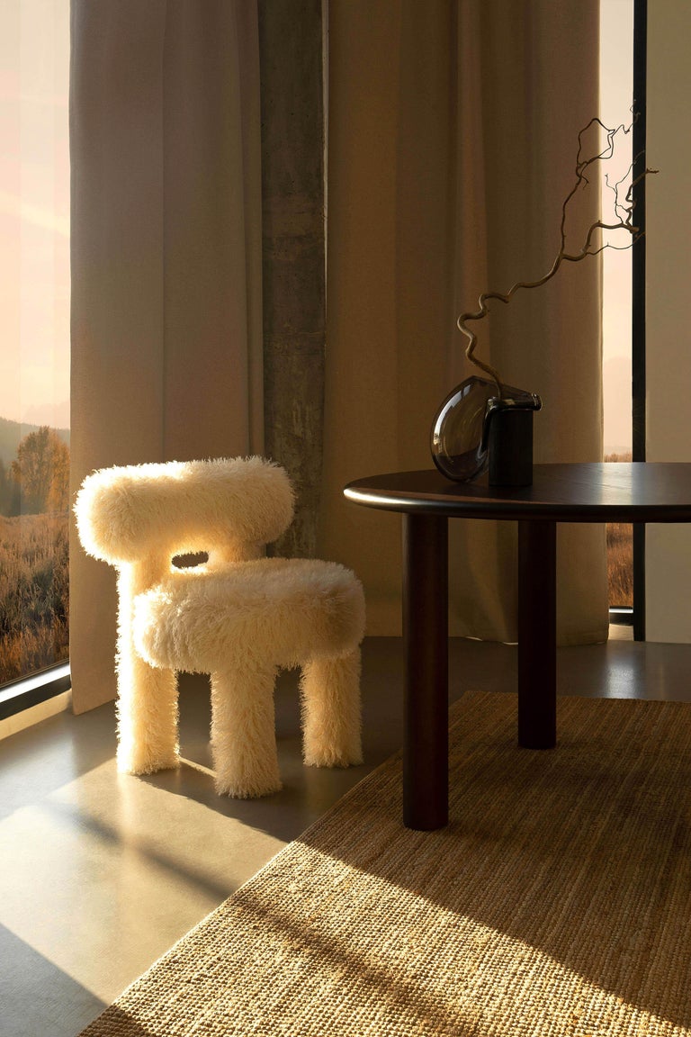 https://a.1stdibscdn.com/modern-dining-chair-gropius-cs1-fluffy-edition-in-misia-azur-faux-fur-by-noom-for-sale-picture-9/f_42321/f_372145021730057493638/Fluffy_Chair_Gropius_CS1_in_Azur_Cotonneux_Faux_Fur_9__master.jpg?width=768
