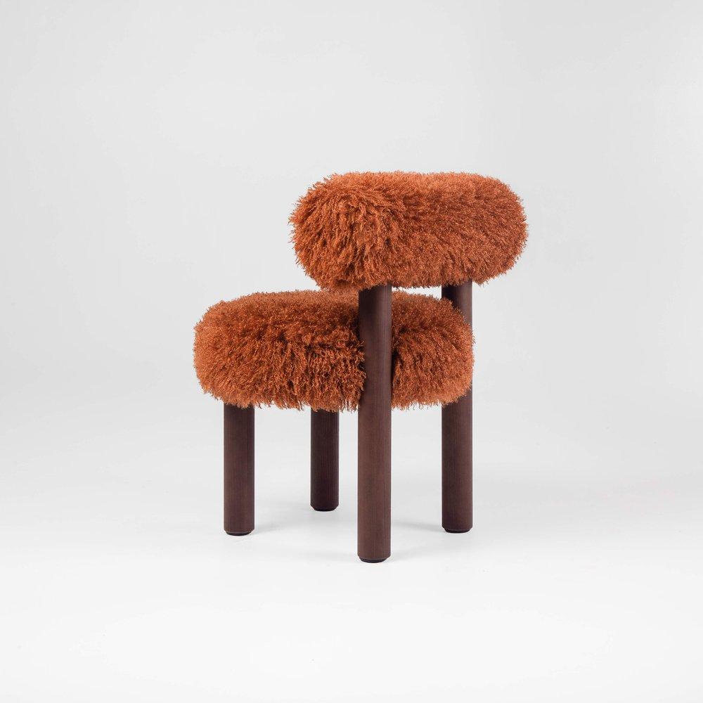 https://a.1stdibscdn.com/contemporary-dining-chair-fluffy-by-noom-gropius-cs2-orange-for-sale-picture-2/f_31233/f_387213321709719013775/Fluffy_Chair_Gropius_CS2_in_Azur_Cotonneux_Faux_Fur_19__master.jpeg