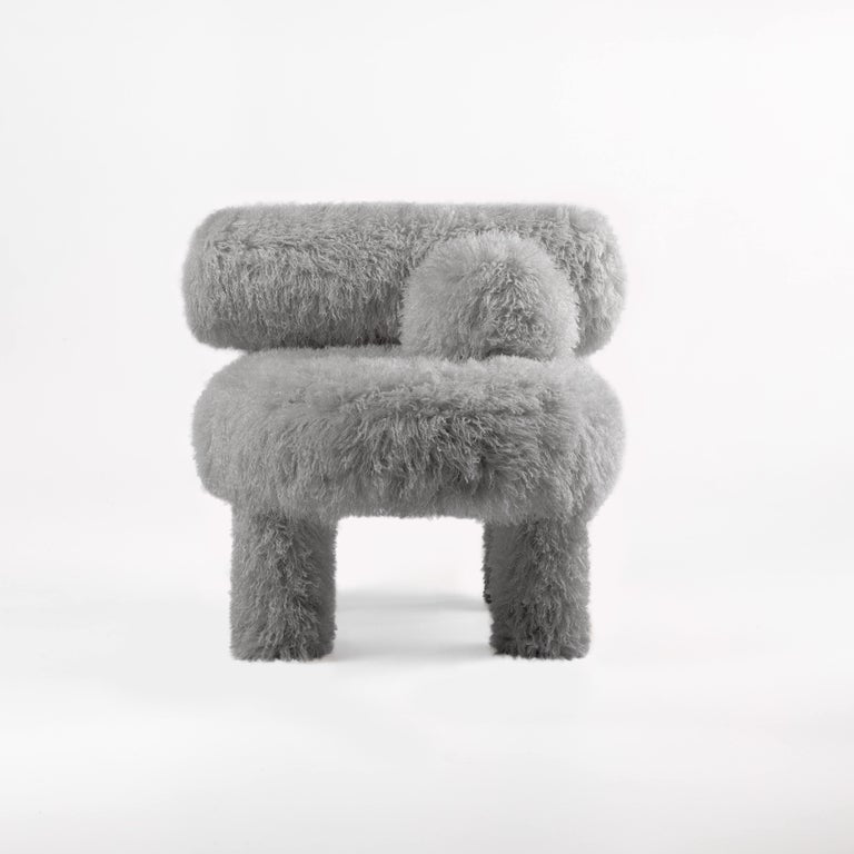 https://a.1stdibscdn.com/modern-low-chair-gropius-cs1-fluffy-in-premium-azur-sand-faux-fur-by-noom-for-sale-picture-18/f_42321/f_430784821736371879833/Fluffy_Low_Chair_Gropius_CS1_in_Azur_Cotonneux_Faux_Fur_01_master.jpg?width=768