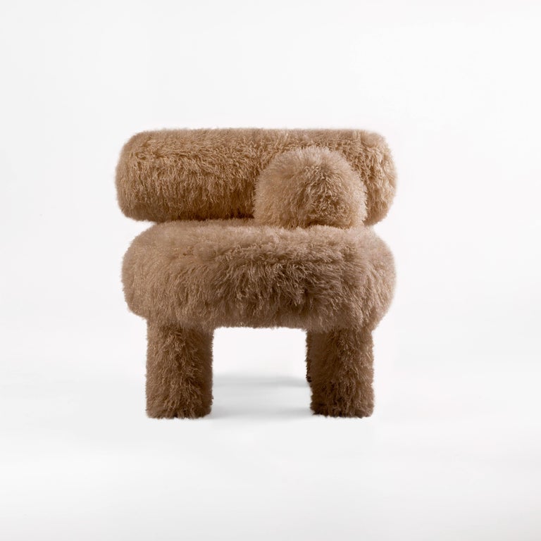 https://a.1stdibscdn.com/modern-low-chair-gropius-cs1-fluffy-in-premium-azur-sand-faux-fur-by-noom-for-sale-picture-5/f_42321/f_430784821736371879813/Fluffy_Low_Chair_Gropius_CS1_in_Azur_Cotonneux_Faux_Fur_03_master.jpg?width=768