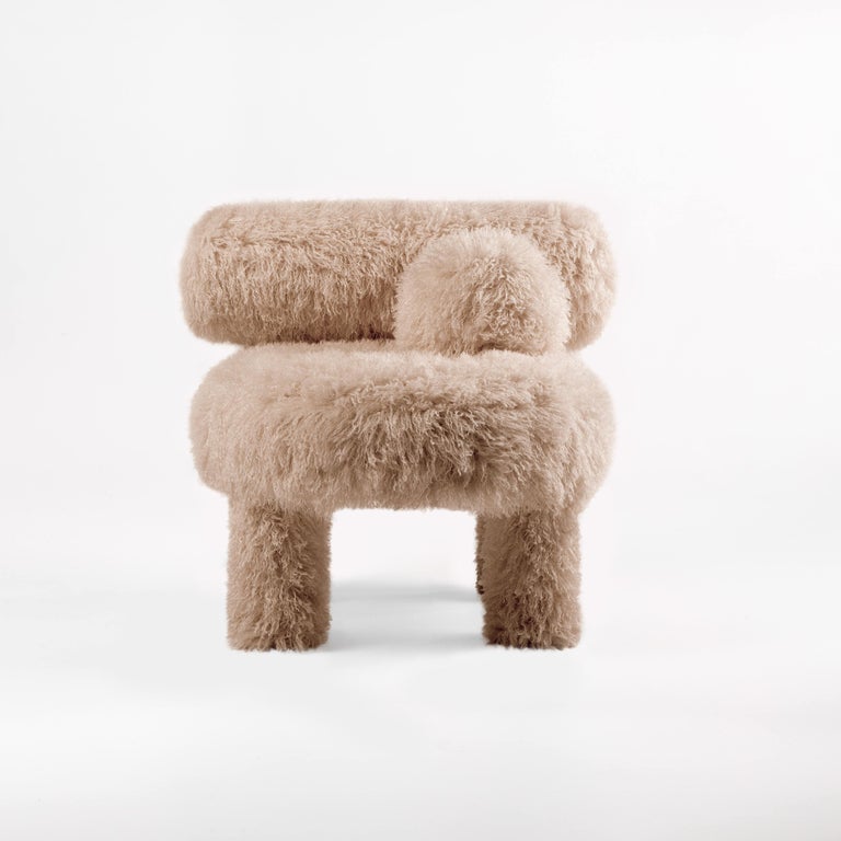 https://a.1stdibscdn.com/modern-low-chair-gropius-cs1-fluffy-in-premium-azur-sand-faux-fur-by-noom-for-sale-picture-4/f_42321/f_430784821736371879852/Fluffy_Low_Chair_Gropius_CS1_in_Azur_Cotonneux_Faux_Fur_04_master.jpg?width=768