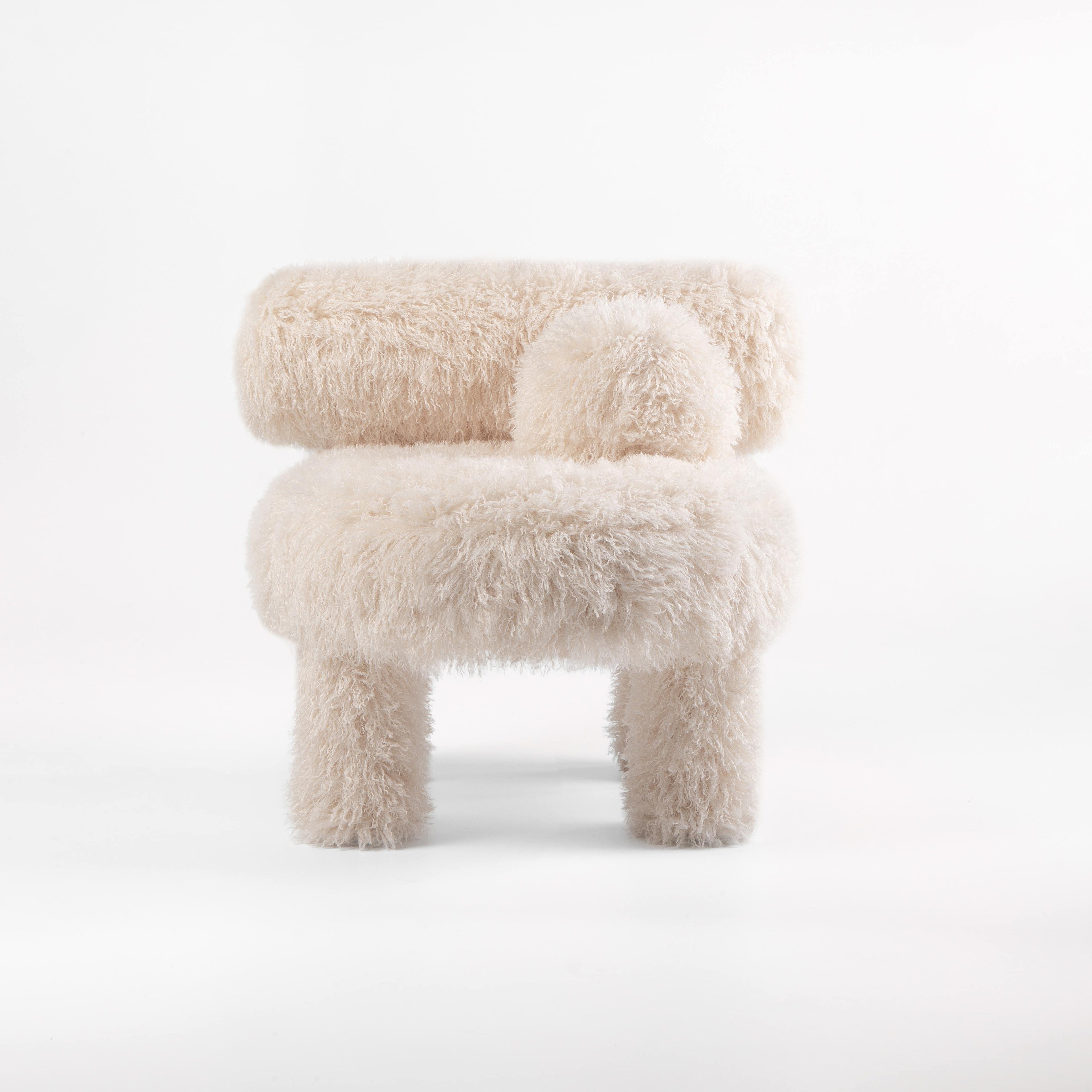 https://a.1stdibscdn.com/modern-low-chair-gropius-cs1-fluffy-in-premium-azur-pink-faux-fur-by-noom-for-sale-picture-6/f_42321/f_424872421732668713203/Fluffy_Low_Chair_Gropius_CS1_in_Azur_Cotonneux_Faux_Fur_3__master.jpg