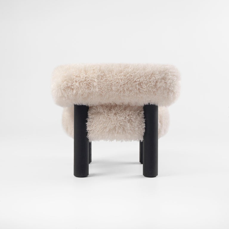 https://a.1stdibscdn.com/modern-low-chair-gropius-cs2-fluffy-in-azur-faux-fur-with-wooden-legs-by-noom-for-sale-picture-4/f_42321/f_422472121731182053826/Fluffy_Low_Chair_Gropius_CS2_in_Azur_Cotonneux_Faux_Fur_4__master.jpg?width=768