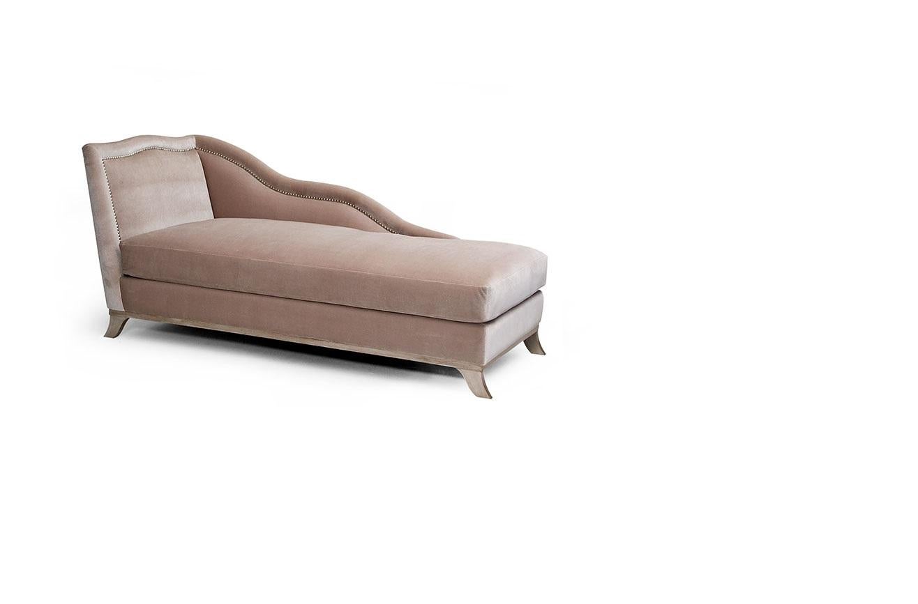 https://a.1stdibscdn.com/victorian-style-handcrafted-cotton-velvet-sofa-with-chrome-nailhead-trim-for-sale-picture-5/f_27693/f_388418821724445414619/FontanaChaise_larforma_02_1__master.jpg
