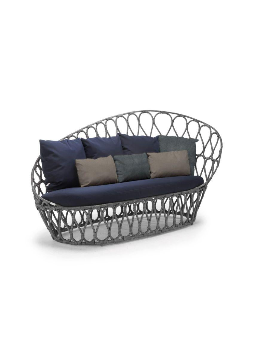 https://a.1stdibscdn.com/forma-daybed-by-kenneth-cobonpue-for-sale-picture-2/f_12192/f_327919021676489496926/Forma_Daybed_01_master.jpg