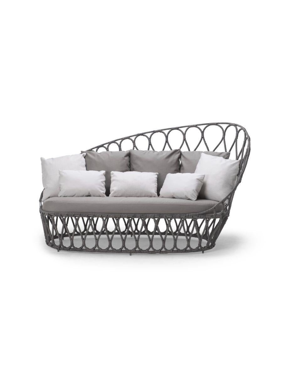 https://a.1stdibscdn.com/forma-daybed-by-kenneth-cobonpue-for-sale-picture-5/f_12192/f_327919021676489498384/Forma_Daybed_04_master.jpg
