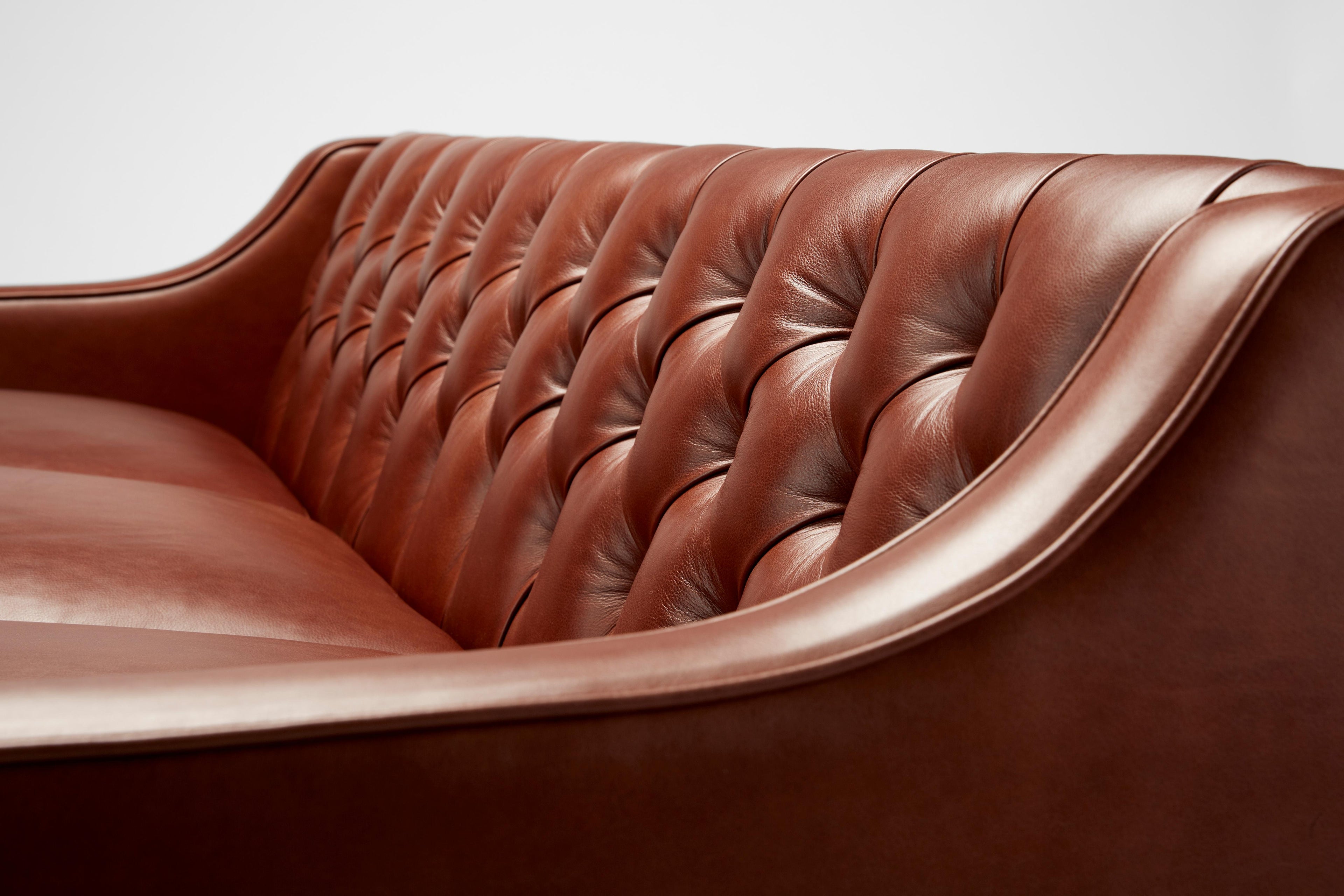 https://a.1stdibscdn.com/contemporary-leather-formalis-deep-buttoned-back-sofa-in-with-oak-or-walnut-legs-for-sale-picture-4/f_27813/f_436643821739800752269/FormalisSofa_brownleather9873_FIN_master.jpg