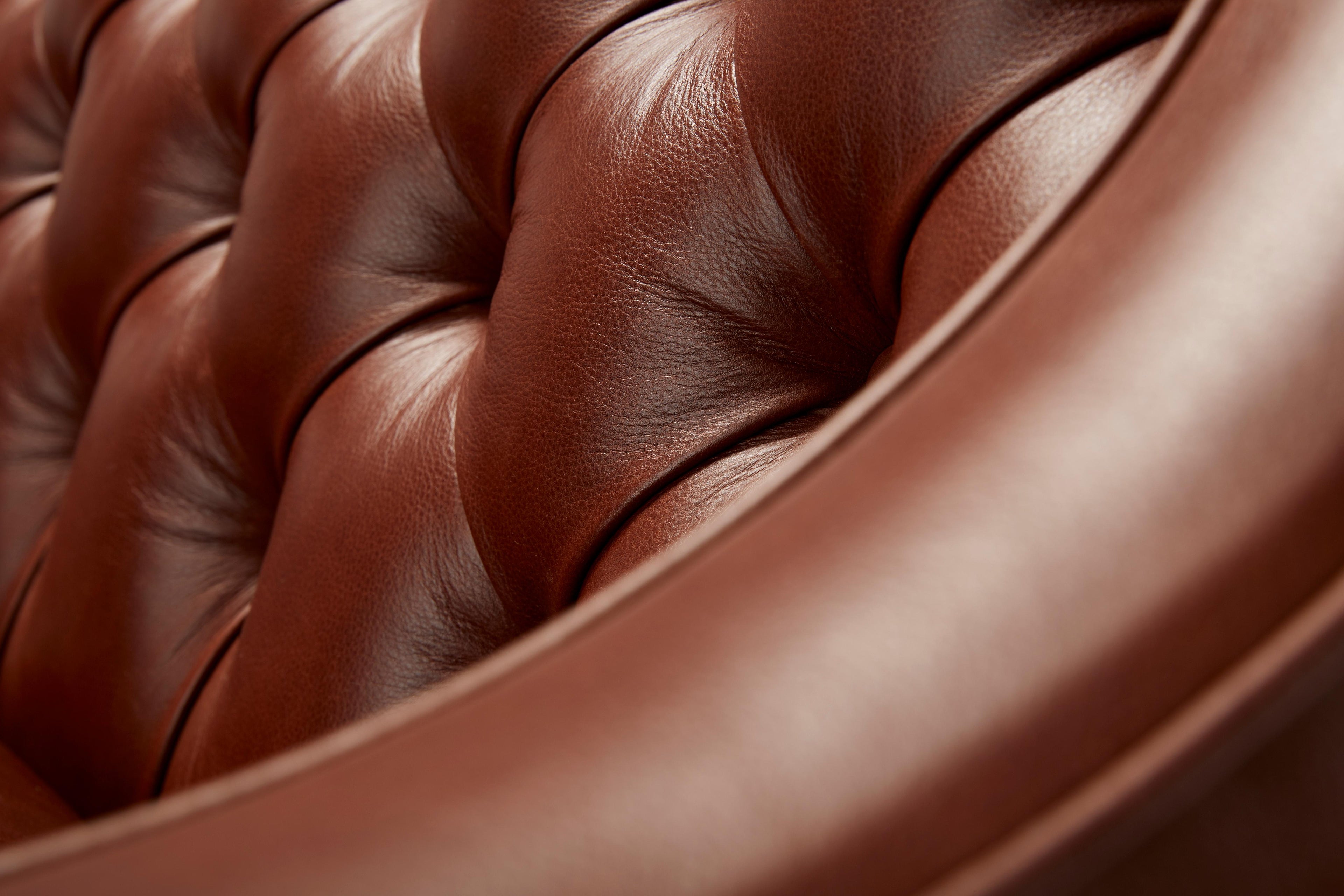 https://a.1stdibscdn.com/contemporary-leather-formalis-deep-buttoned-back-sofa-in-with-oak-or-walnut-legs-for-sale-picture-5/f_27813/f_436643821739800753224/FormalisSofa_brownleather9884_1_FIN_master.jpg