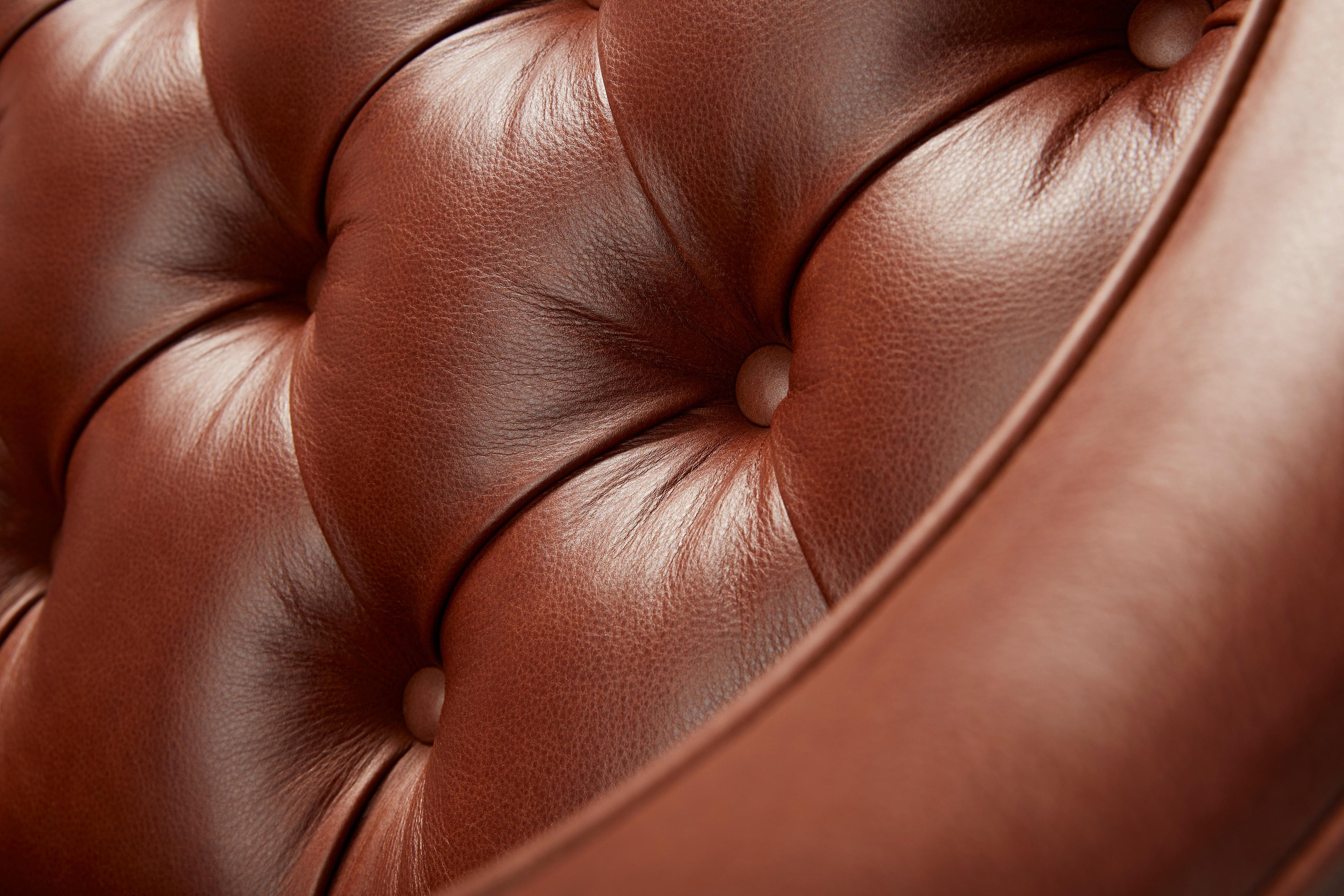 https://a.1stdibscdn.com/contemporary-leather-formalis-deep-buttoned-back-sofa-in-with-oak-or-walnut-legs-for-sale-picture-7/f_27813/f_436643821739800767829/FormalisSofa_brownleather9887_1_FIN_master.jpg
