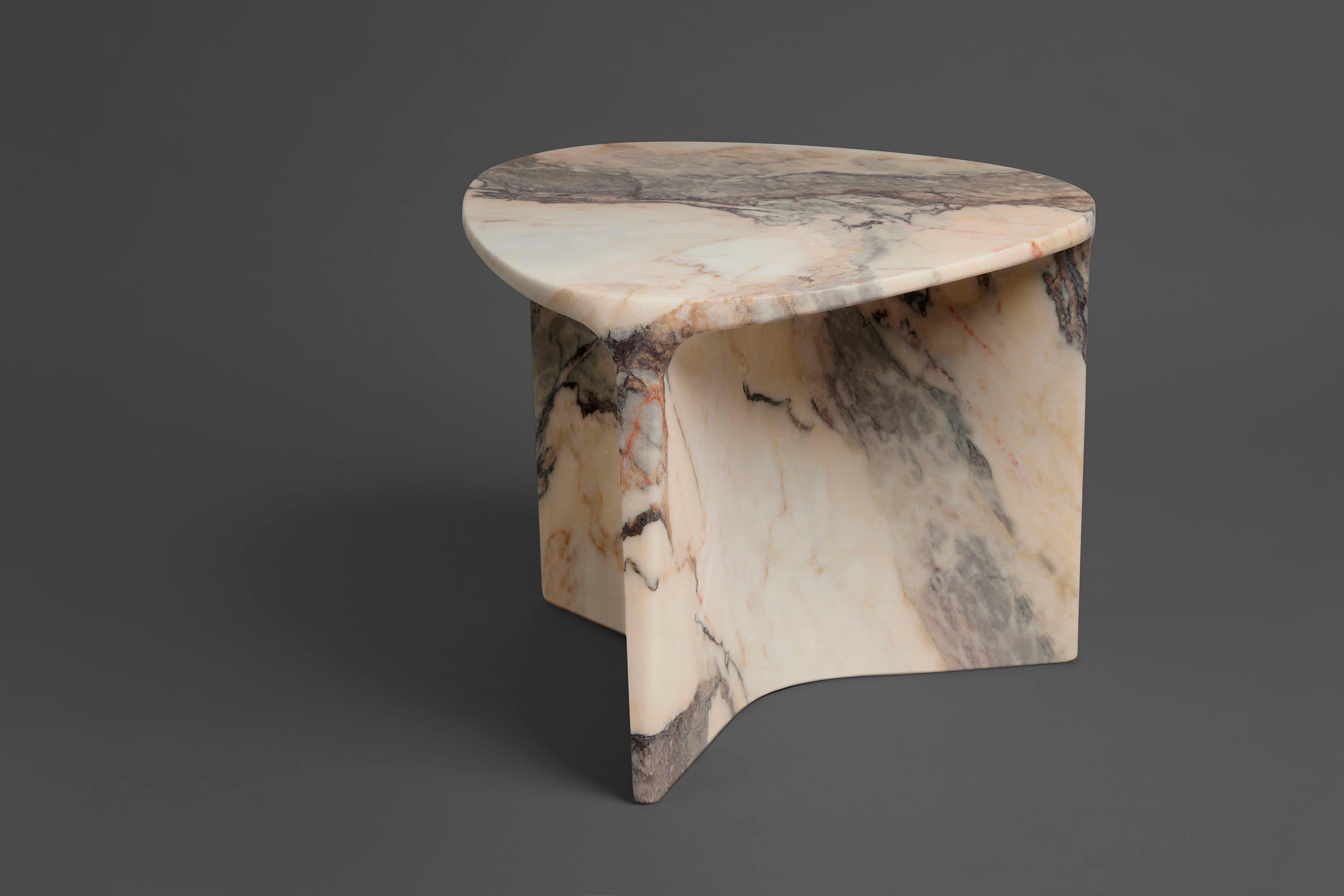 https://a.1stdibscdn.com/carv-occasional-table-in-calacatta-viola-es-by-daniel-fintzi-for-formar-for-sale-picture-2/f_76782/f_390223421711512145846/Formar0510_copy_master.jpg