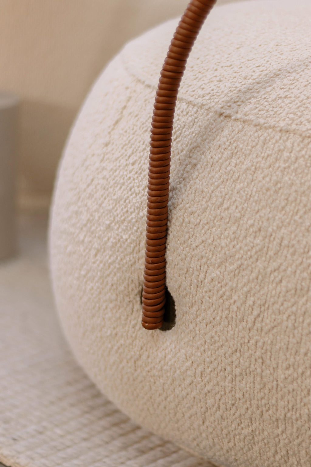 https://a.1stdibscdn.com/pietra-curved-armchair-with-leather-arms-upholstered-in-boucle-fabric-for-sale-picture-11/f_56842/f_295861421767381181765/Fotos_Marta_M_8104_master.JPG