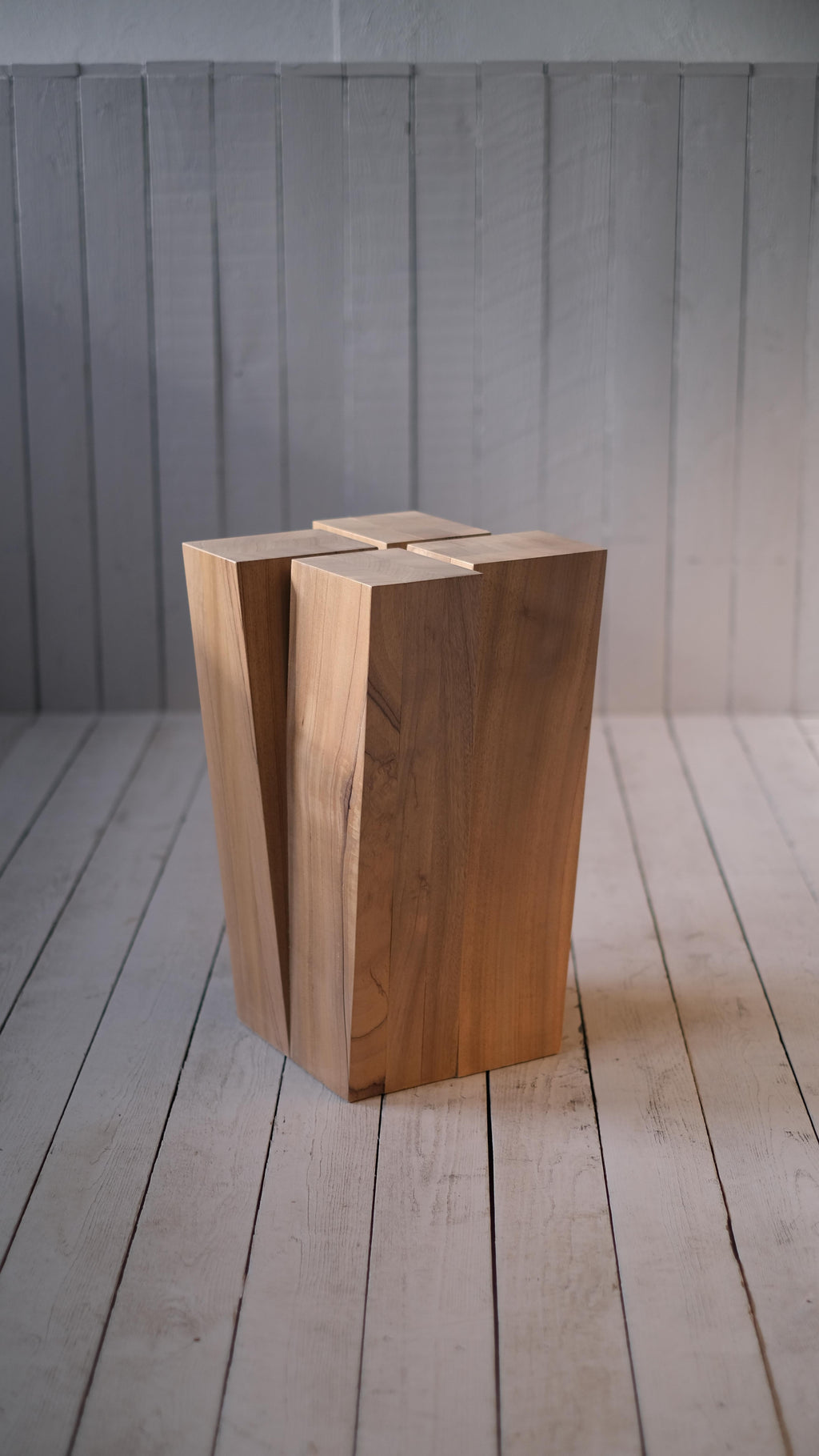https://a.1stdibscdn.com/four-legs-stool-naturel-by-arno-declercq-for-sale-picture-8/f_12192/f_320112721672663337557/Four_Legs_Stool_Naturel_by_Arno_Declercq_1671809935948_master.JPG
