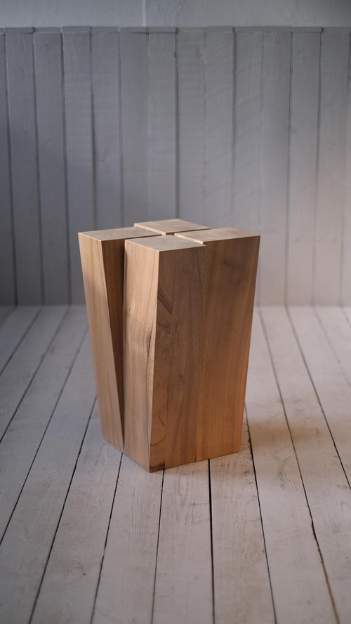 https://a.1stdibscdn.com/four-legs-stool-naturel-by-arno-declercq-for-sale-picture-8/f_12192/f_320112721672663337557/Four_Legs_Stool_Naturel_by_Arno_Declercq_1671809935948_master.JPG