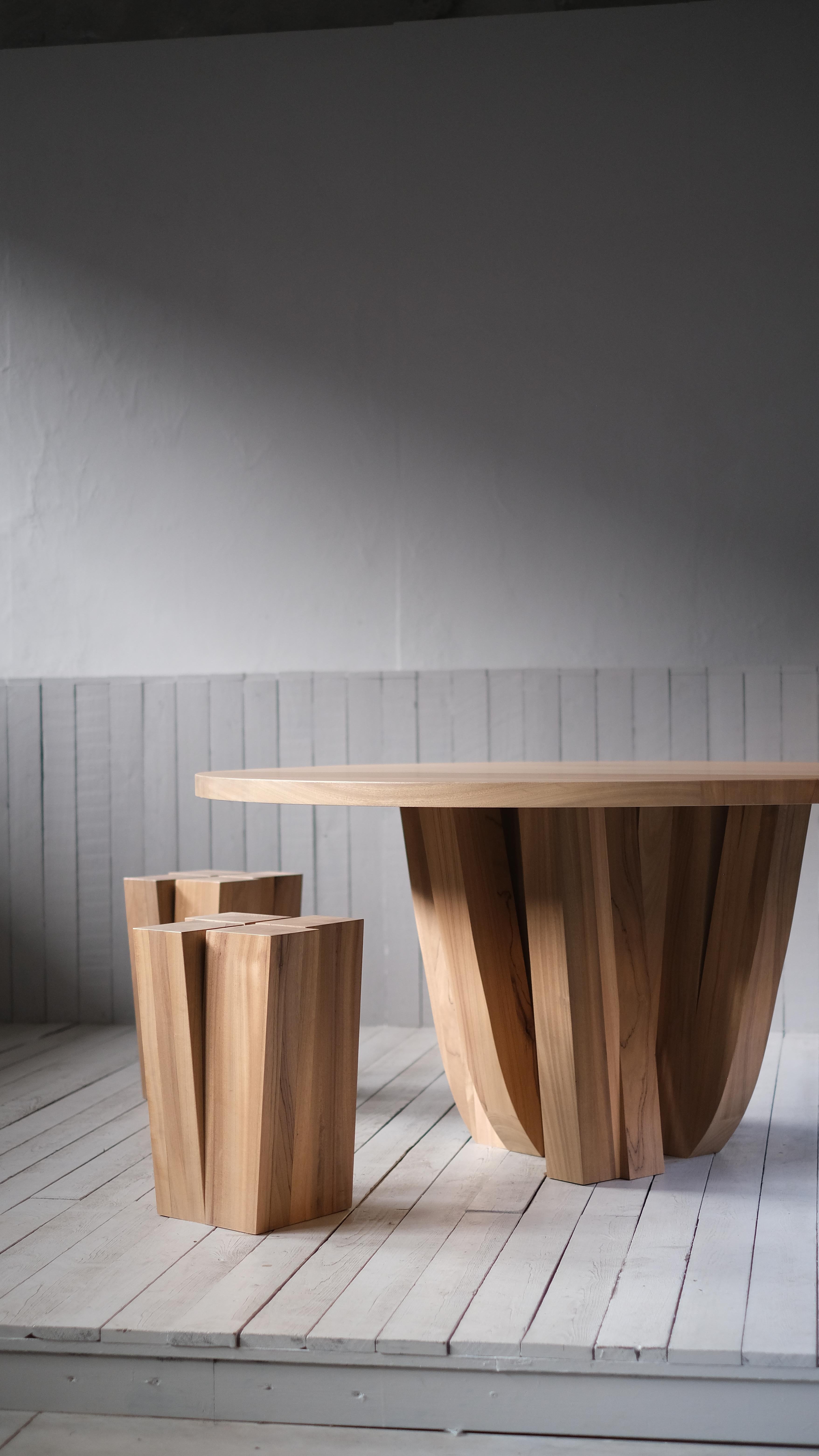 https://a.1stdibscdn.com/four-legs-stool-naturel-by-arno-declercq-for-sale-picture-9/f_12192/f_320112721672663338266/Four_Legs_Stool_Naturel_by_Arno_Declercq_1671809959164_master.JPG