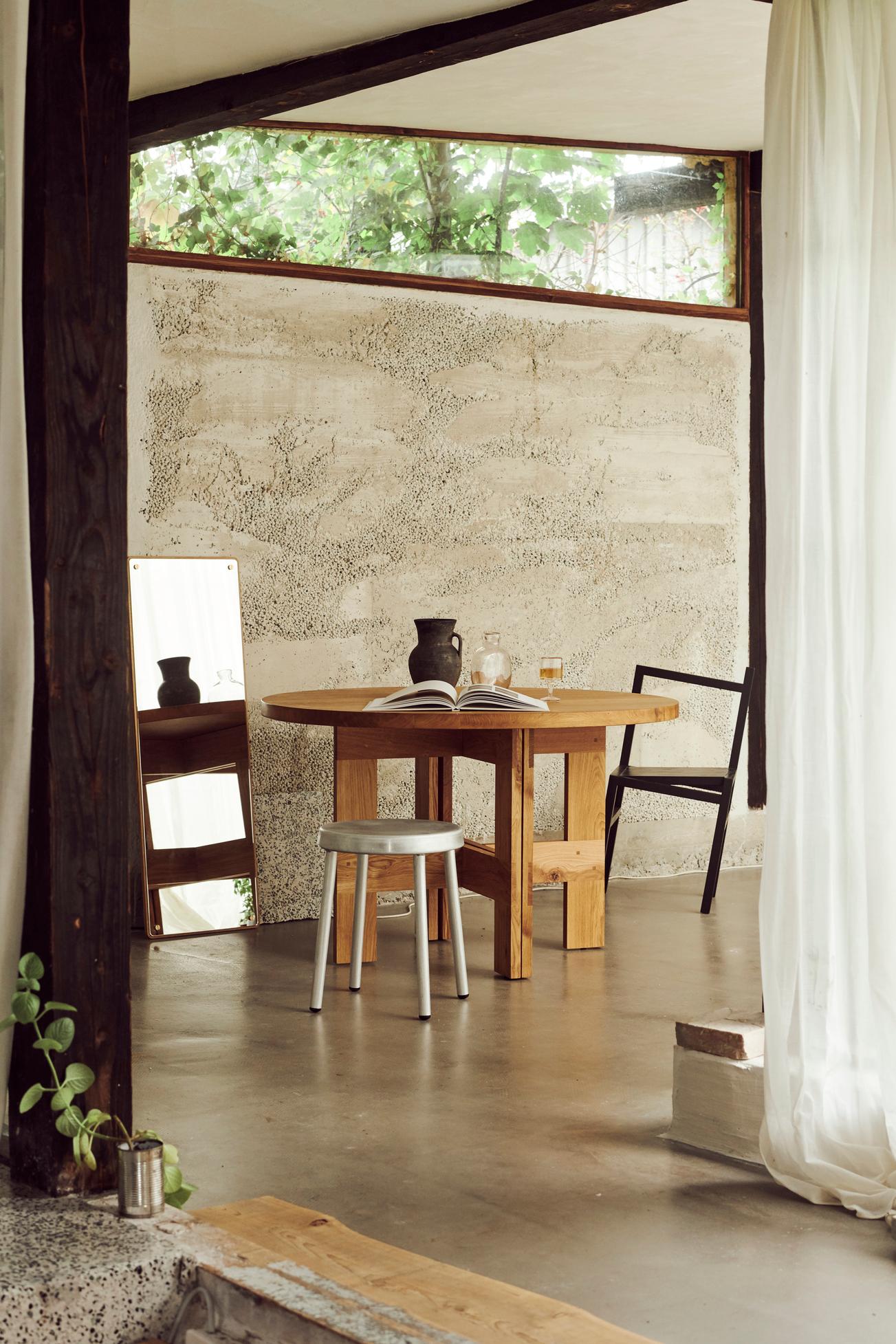 https://a.1stdibscdn.com/contemporary-trestle-table-farmhouse-by-frama-natural-oak-120-round-for-sale-picture-9/f_31233/f_483338421768470408455/Frama_Permenant_Collection_in_Hornb_k_2265_master.jpg