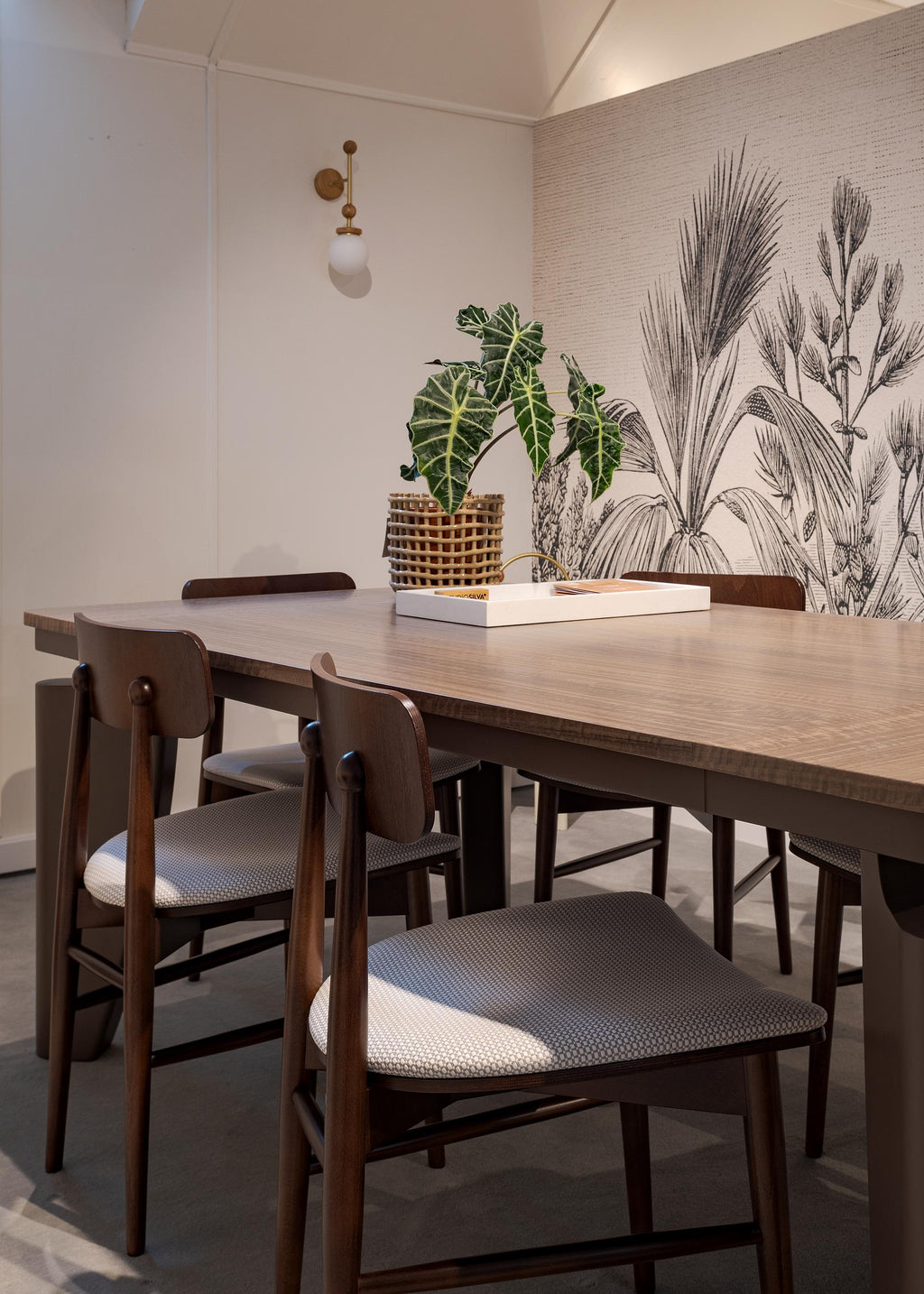 https://a.1stdibscdn.com/maki-dining-table-contemporary-eucalyptus-veneer-table-with-sculptural-lacquer-for-sale-picture-7/f_102612/f_456994721751479325174/_Frame_2148_master.jpg