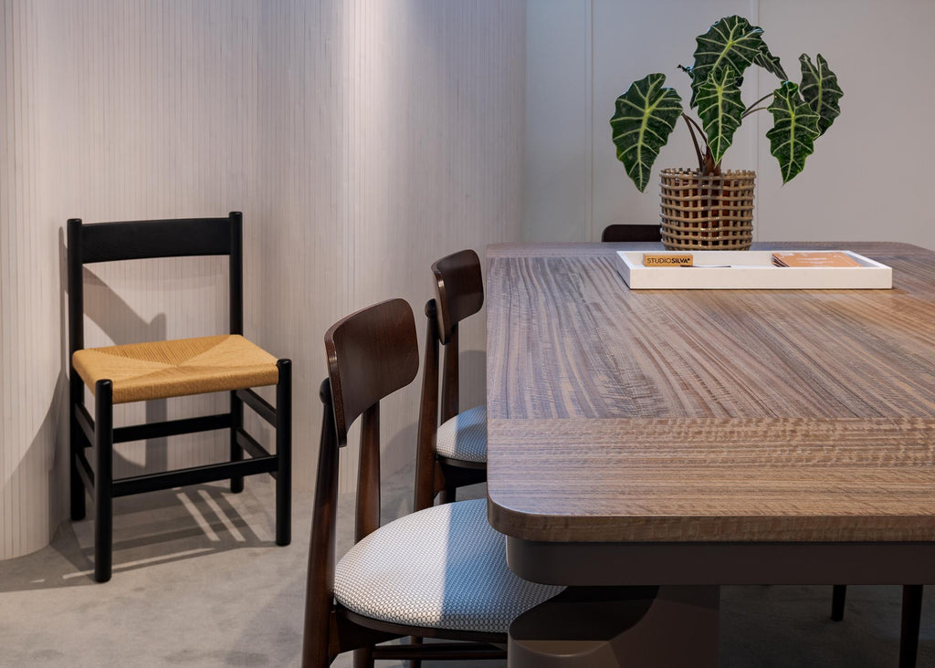 https://a.1stdibscdn.com/maki-dining-table-contemporary-eucalyptus-veneer-table-with-sculptural-lacquer-for-sale-picture-3/f_102612/f_456994721751479325016/_Frame_2159_master.jpg
