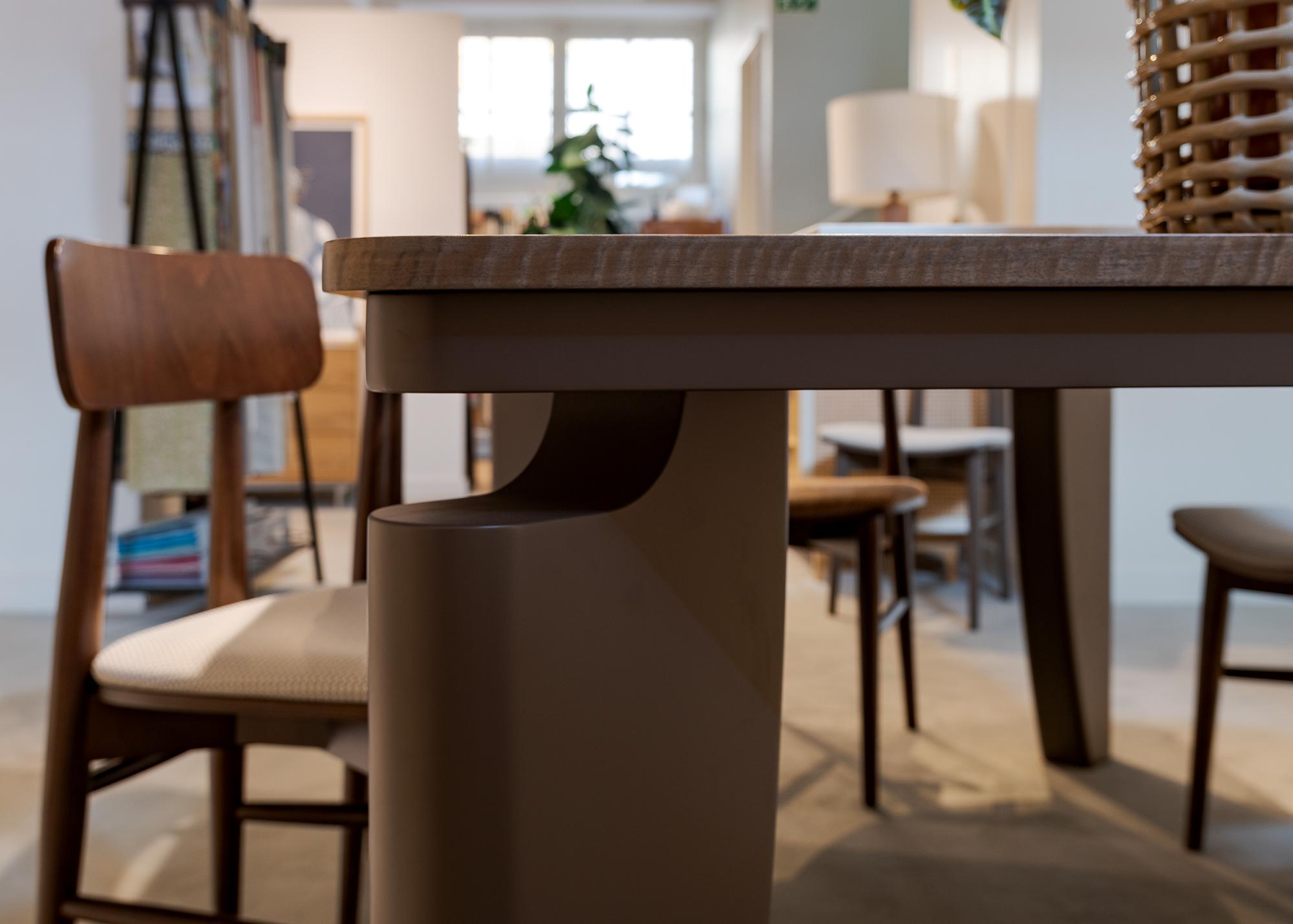 https://a.1stdibscdn.com/maki-dining-table-contemporary-eucalyptus-veneer-table-with-sculptural-lacquer-for-sale-picture-4/f_102612/f_456994721751479325011/_Frame_2161_master.jpg