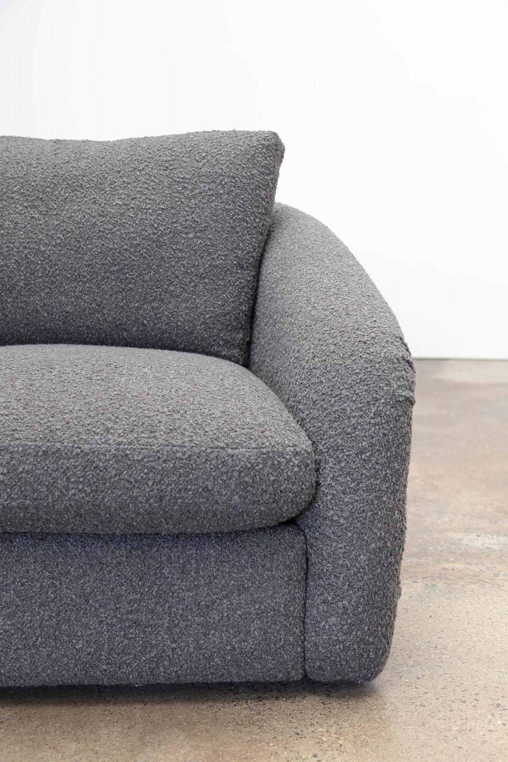 https://a.1stdibscdn.com/super-plush-organic-sofa-in-maharam-hearth-for-sale-picture-7/f_27523/f_432873521737586613487/Front_Ele_Detail_master.jpg