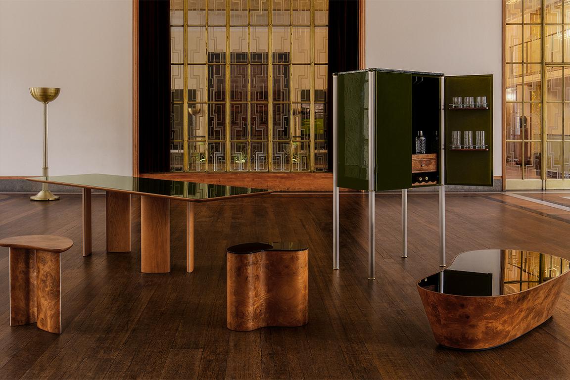 https://a.1stdibscdn.com/lacquered-glass-and-honey-oak-wood-dining-table-by-tatjana-von-stein-france-for-sale-picture-8/f_89372/f_357037721692177520386/Full_Collection_1_master.jpg