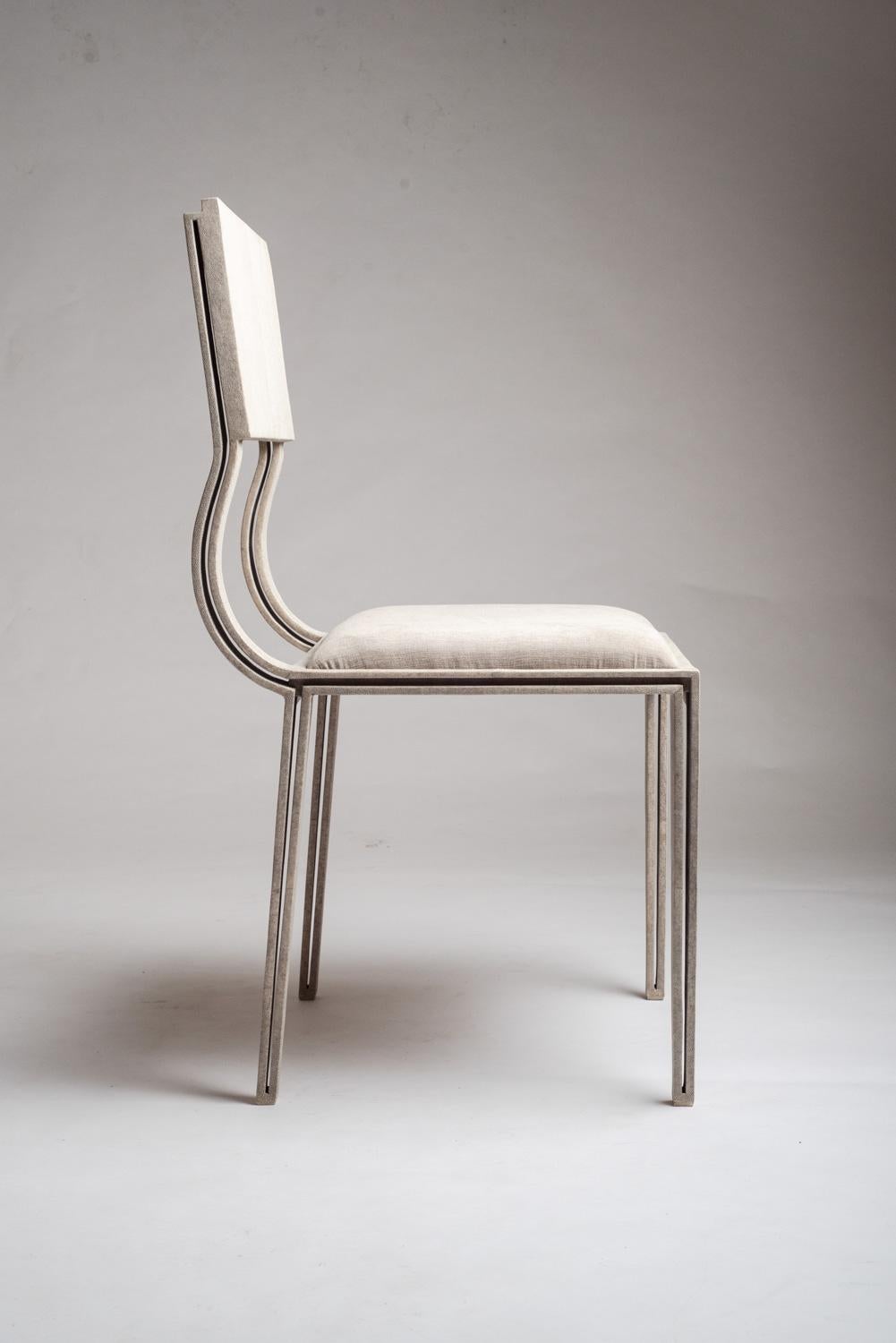 https://a.1stdibscdn.com/ry-augousti-lola-chair-in-antique-natu-for-sale-picture-4/f_45491/1551878056884/Furniture_Luxury_Barneys_Neiman_Marcus_Paris_New_York_Shagreen_Exotic_art_deco_ryaugousti_ry_augousti_103_rue_dubac_103ruedubac_nydc_newyorkdesigncenter_CH30_D1_V2_master.jpg