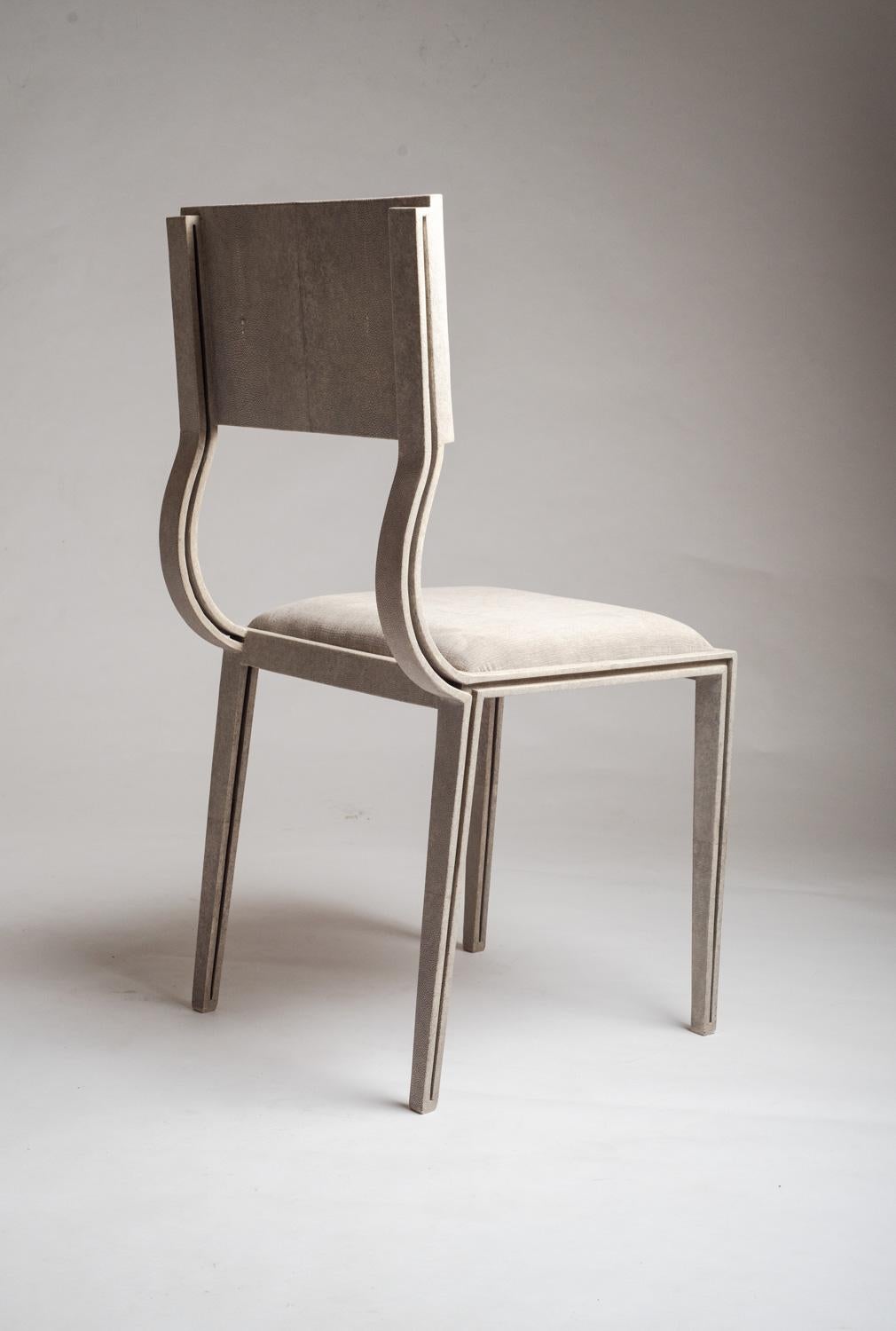 https://a.1stdibscdn.com/ry-augousti-lola-chair-in-antique-natu-for-sale-picture-2/f_45491/1551878061331/Furniture_Luxury_Barneys_Neiman_Marcus_Paris_New_York_Shagreen_Exotic_art_deco_ryaugousti_ry_augousti_103_rue_dubac_103ruedubac_nydc_newyorkdesigncenter_CH30_D1_V4_master.jpg