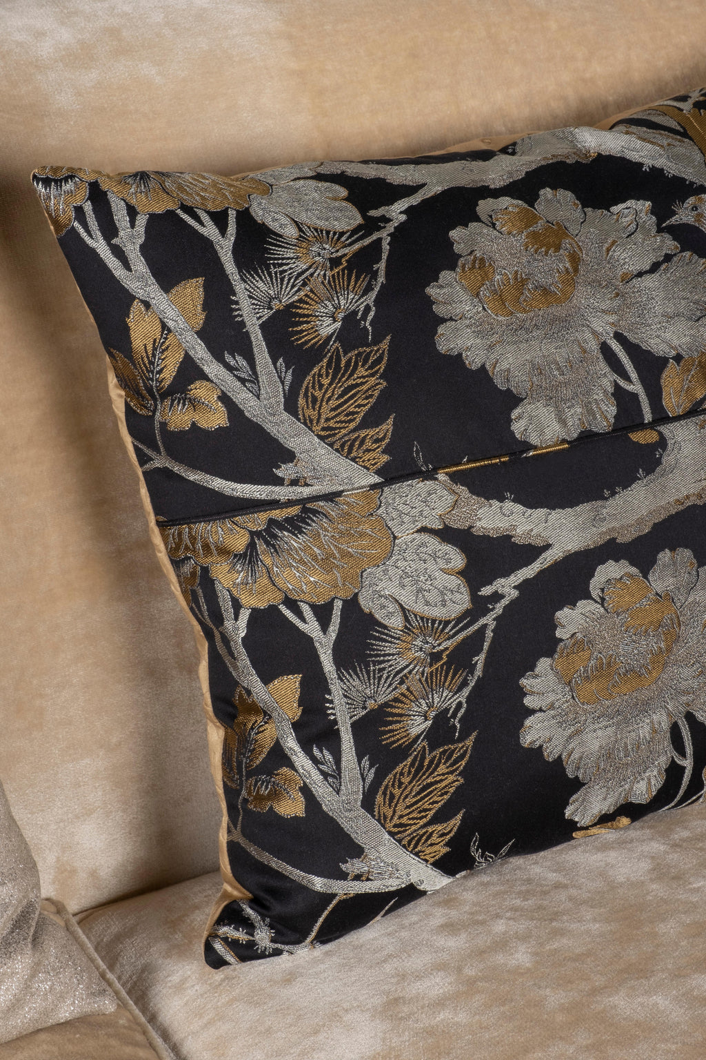 https://a.1stdibscdn.com/french-neoclassical-sofa-jacquard-champagne-handmade-portugal-for-sale-picture-5/f_53532/f_364579521696435179049/G703379_4_master.jpg