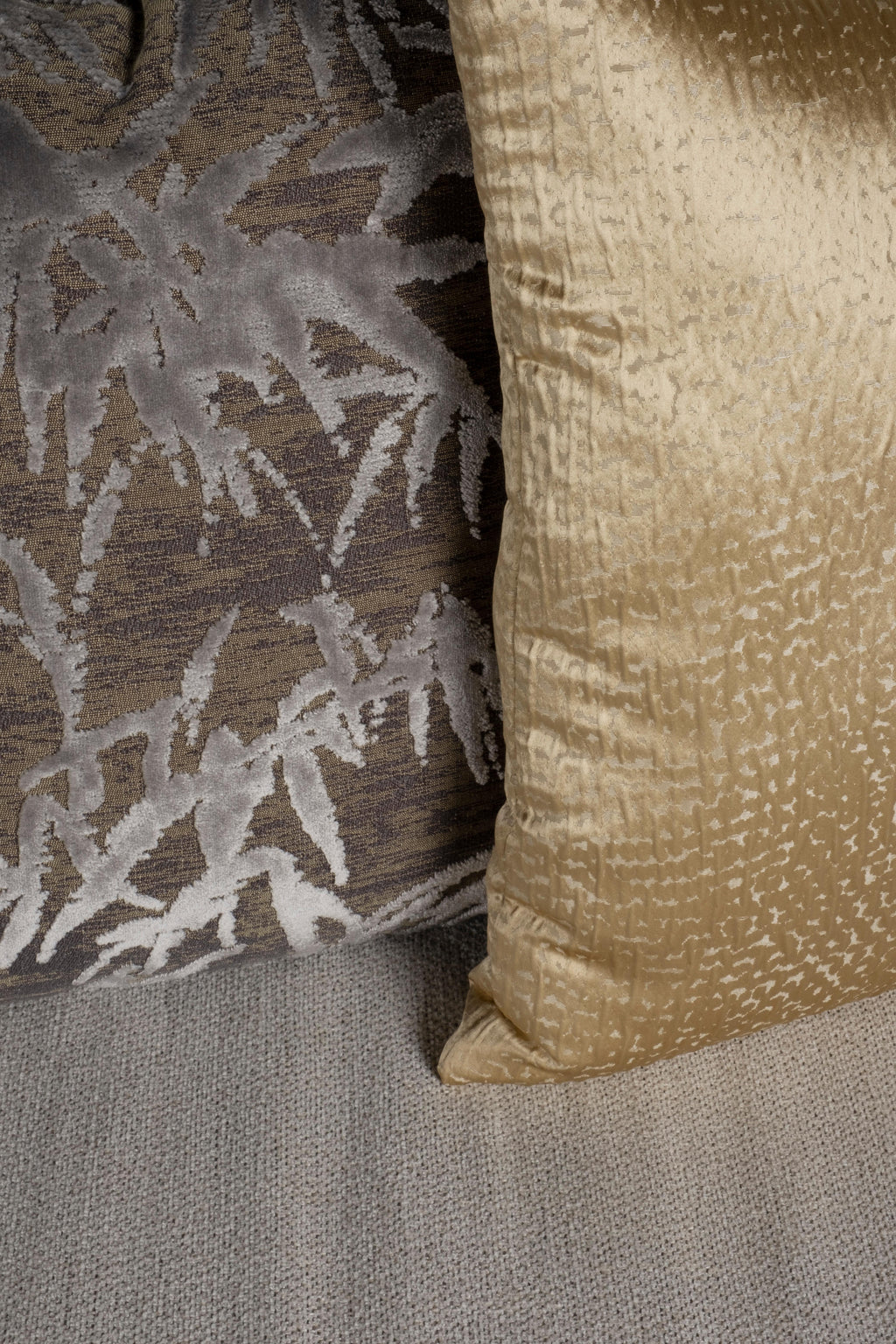 https://a.1stdibscdn.com/french-neoclassical-sofa-jacquard-champagne-handmade-portugal-for-sale-picture-5/f_53532/f_364577321696434353913/G703381_4_master.jpg