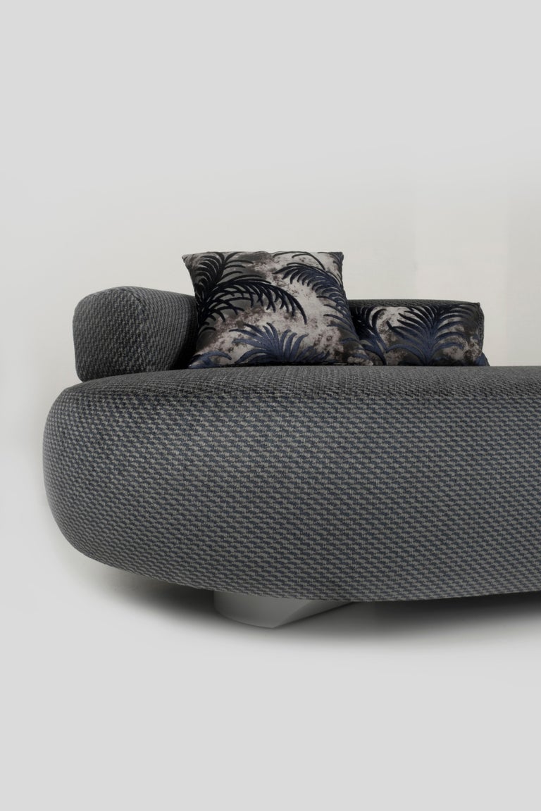 https://a.1stdibscdn.com/greenapple-chaise-longue-twins-chaise-grey-blue-fabric-handmade-in-portugal-for-sale-picture-9/f_53532/f_324571221674841560446/G703632_9_master.jpg?width=768