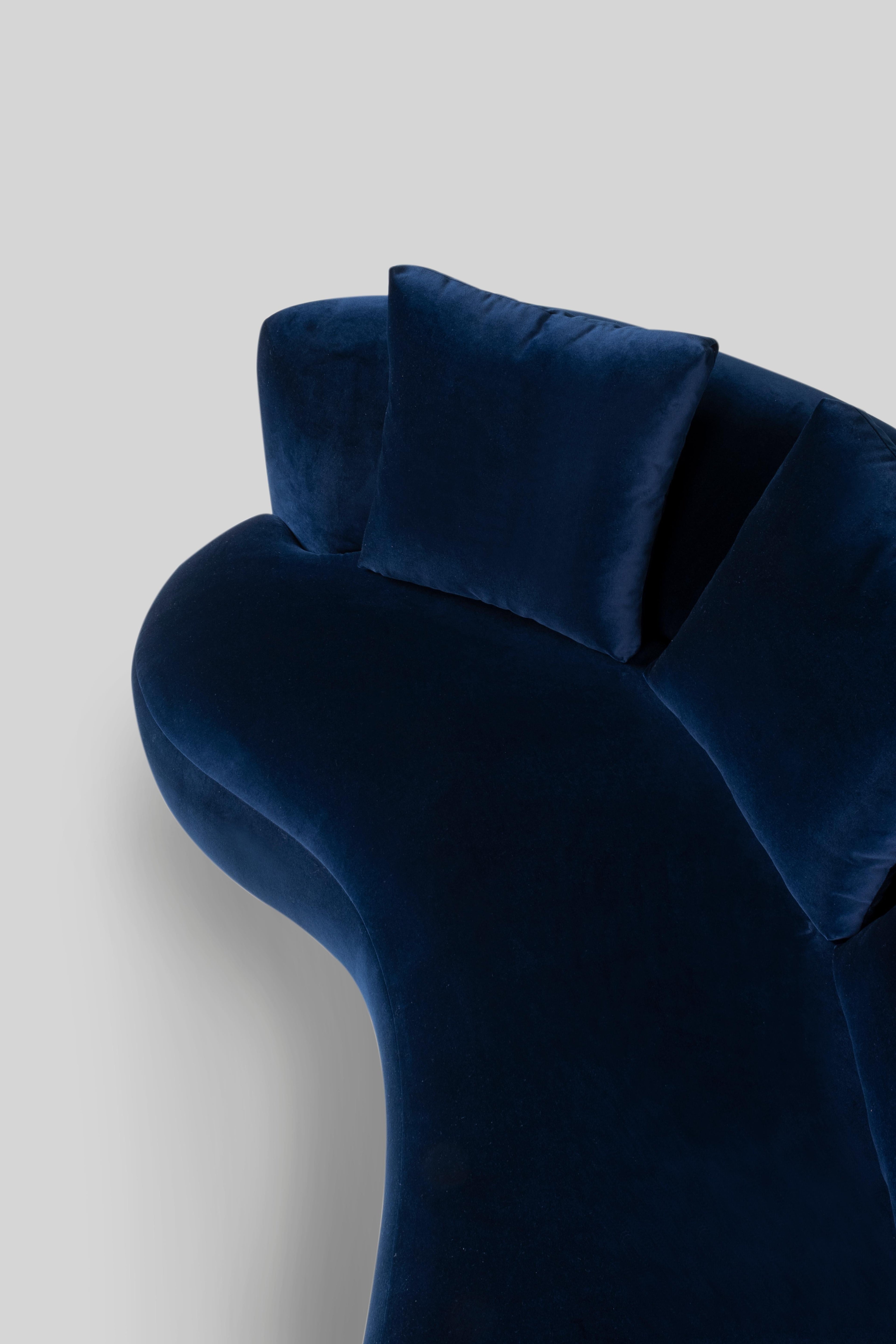 https://a.1stdibscdn.com/21st-century-modern-twins-3-seat-sofa-navy-velvet-handcrafted-by-greenapple-for-sale-picture-2/f_53532/f_287171521652914867397/G703731_3_master.jpg