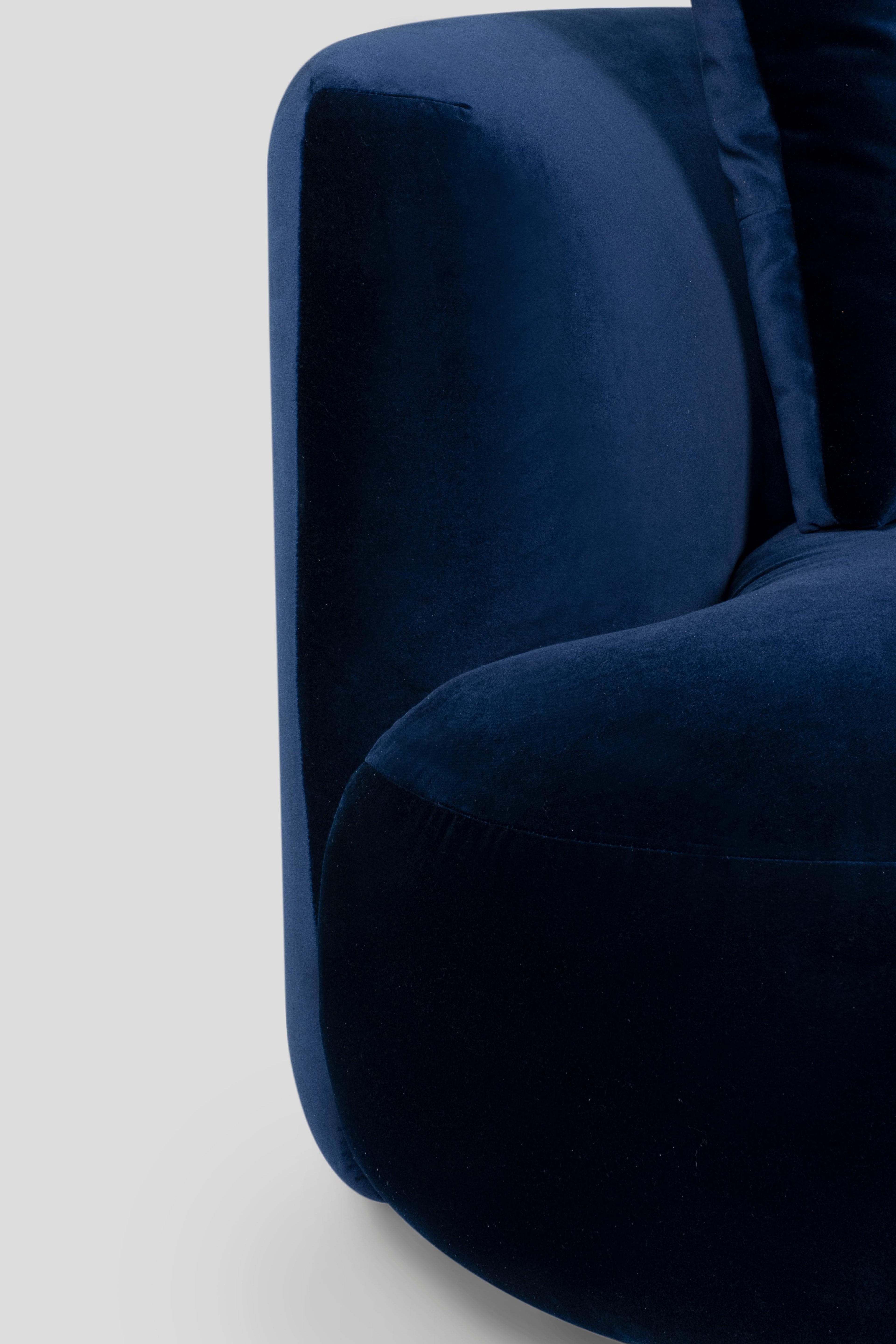 https://a.1stdibscdn.com/21st-century-modern-twins-3-seat-sofa-navy-velvet-handcrafted-by-greenapple-for-sale-picture-3/f_53532/f_287171521652914867696/G703731_4_master.jpg