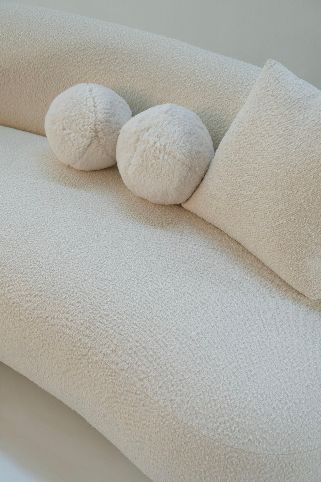 https://a.1stdibscdn.com/greenapple-sofa-twins-sofa-white-cotton-boucle-handmade-in-portugal-for-sale-picture-6/f_53532/f_324369121674757793391/G703754_6_master.jpg