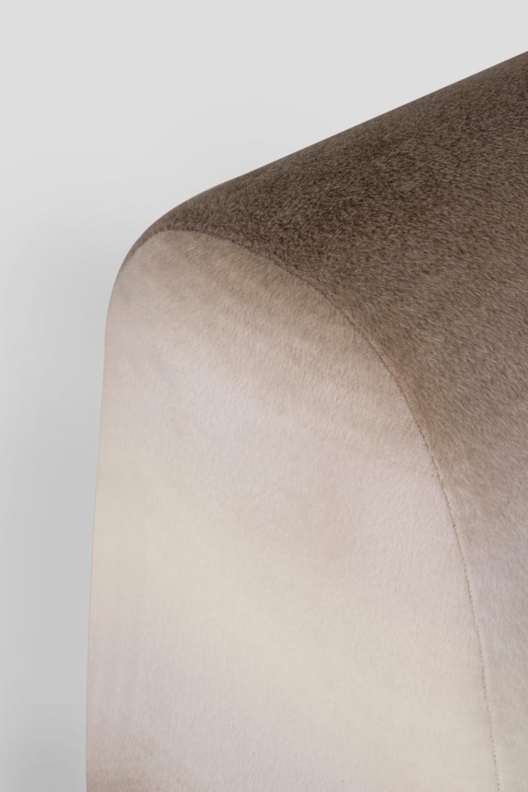 https://a.1stdibscdn.com/modern-t50-armchair-holly-hunt-light-brown-alpaca-handmade-portugal-greenapple-for-sale-picture-8/f_53532/f_380212421705688556659/G703832_4_master.jpg?width=768