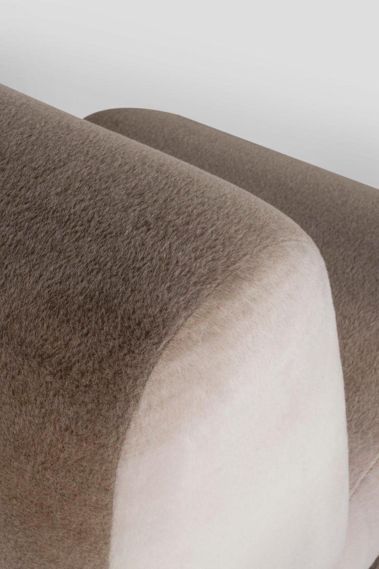 https://a.1stdibscdn.com/modern-t50-armchair-holly-hunt-light-brown-alpaca-handmade-portugal-greenapple-for-sale-picture-9/f_53532/f_380212421705688556822/G703832_5_master.jpg?width=768