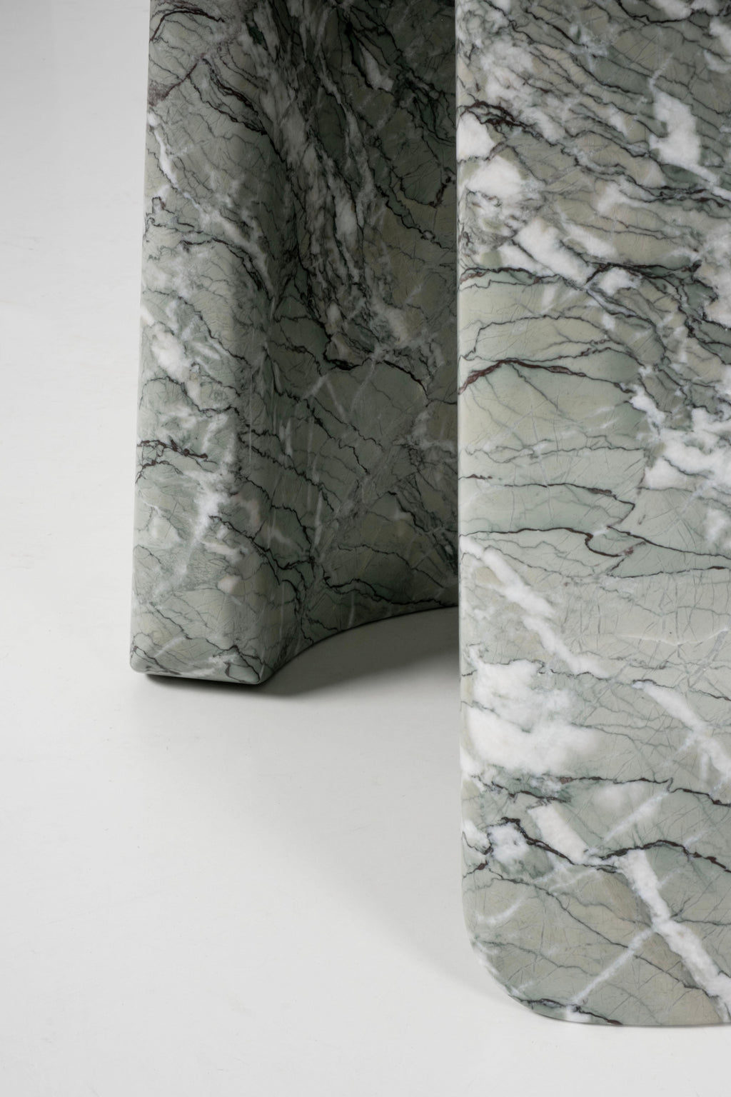 https://a.1stdibscdn.com/modern-dining-table-verde-antigua-marble-handmade-in-portugal-by-greenapple-for-sale-picture-13/f_53532/f_364202221696255754075/G703922_4_master.jpg