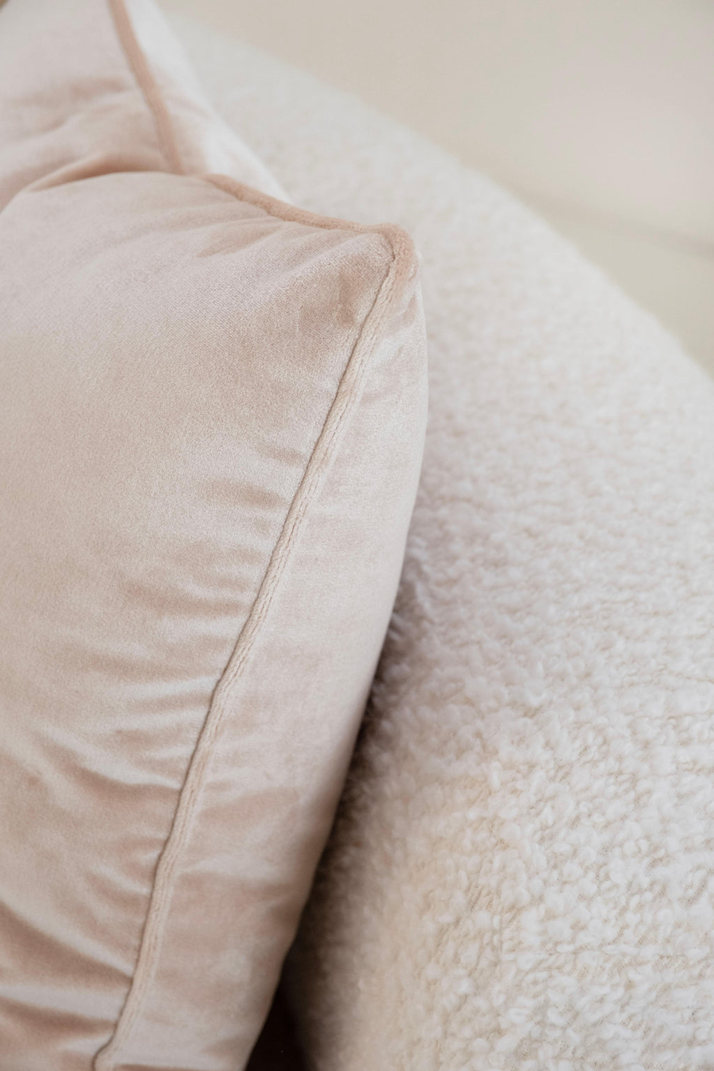 https://a.1stdibscdn.com/organic-modern-twins-sofa-cream-wool-linen-handmade-in-portugal-by-greenapple-for-sale-picture-14/f_53532/f_364223921696261886037/G703946_8_master.jpg