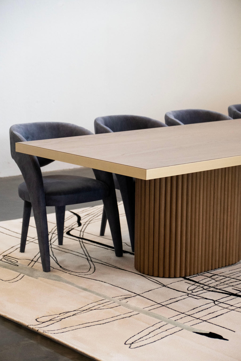 https://a.1stdibscdn.com/modern-biloba-dining-table-american-oak-handmade-in-portugal-by-greenapple-for-sale-picture-10/f_53532/f_324575321690196069910/G703951_AMBIENTE_4_master.jpg