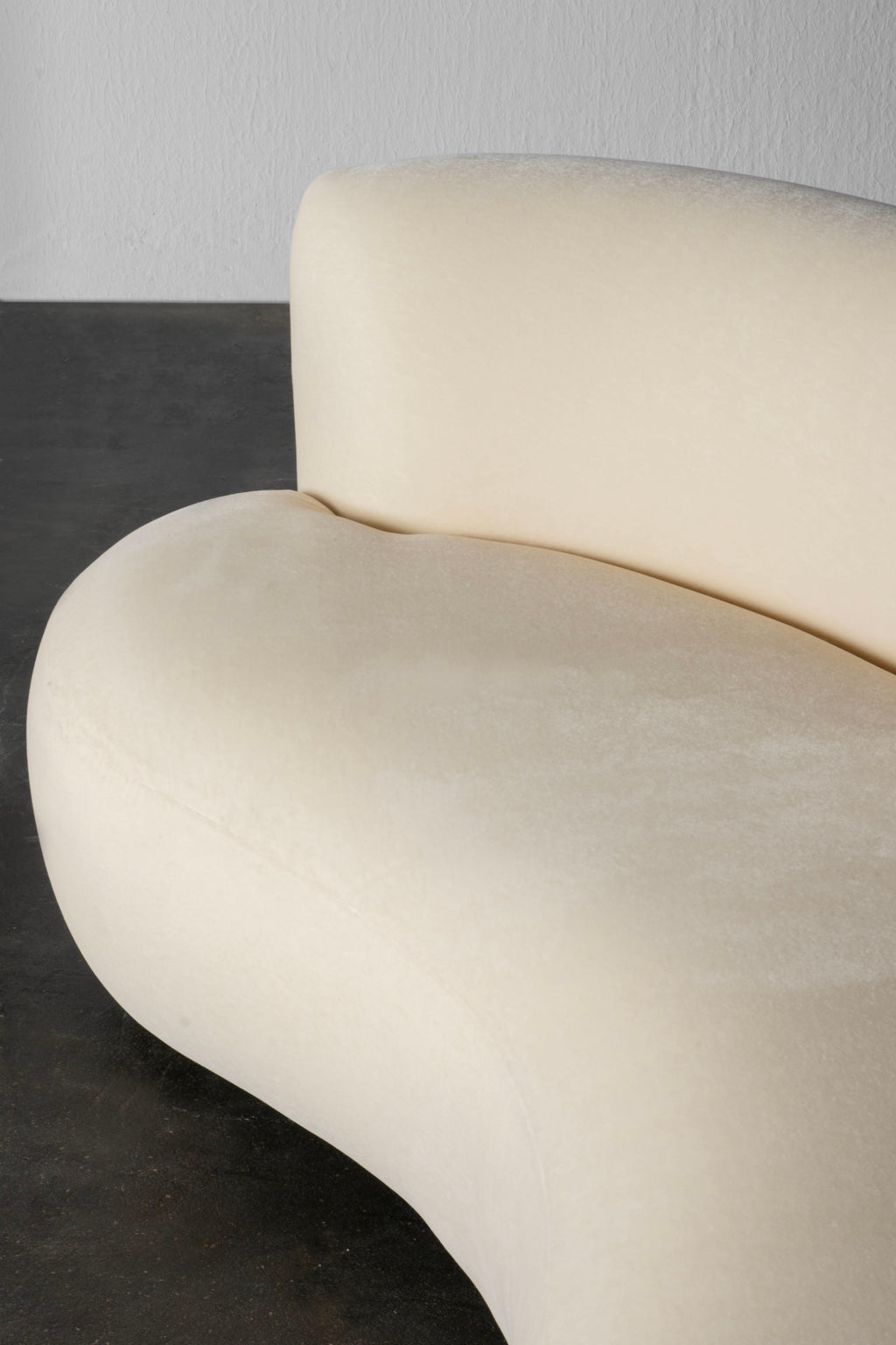 https://a.1stdibscdn.com/organic-modern-twins-sofa-dedar-beige-mohair-handmade-in-portugal-by-greenapple-for-sale-picture-13/f_53532/f_364242021696266948625/G704050_5_master.jpg