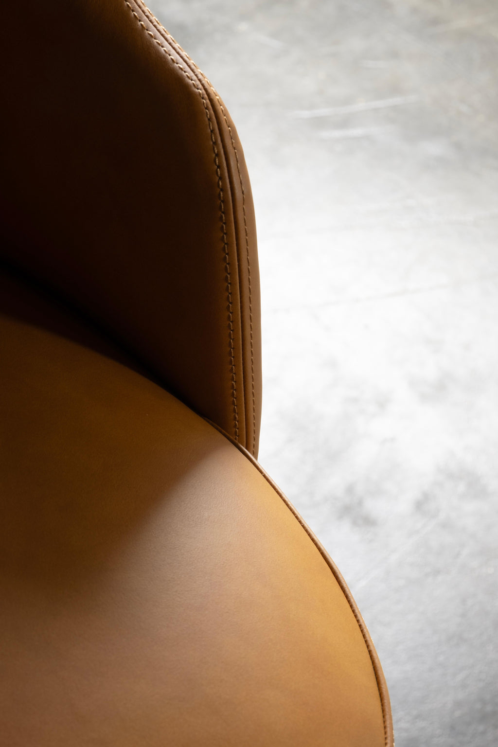 https://a.1stdibscdn.com/mid-century-modern-mary-swivel-bar-stools-leather-brass-handmade-by-greenapple-for-sale-picture-7/f_53532/f_441889821742833601324/G704071_4_master.jpg