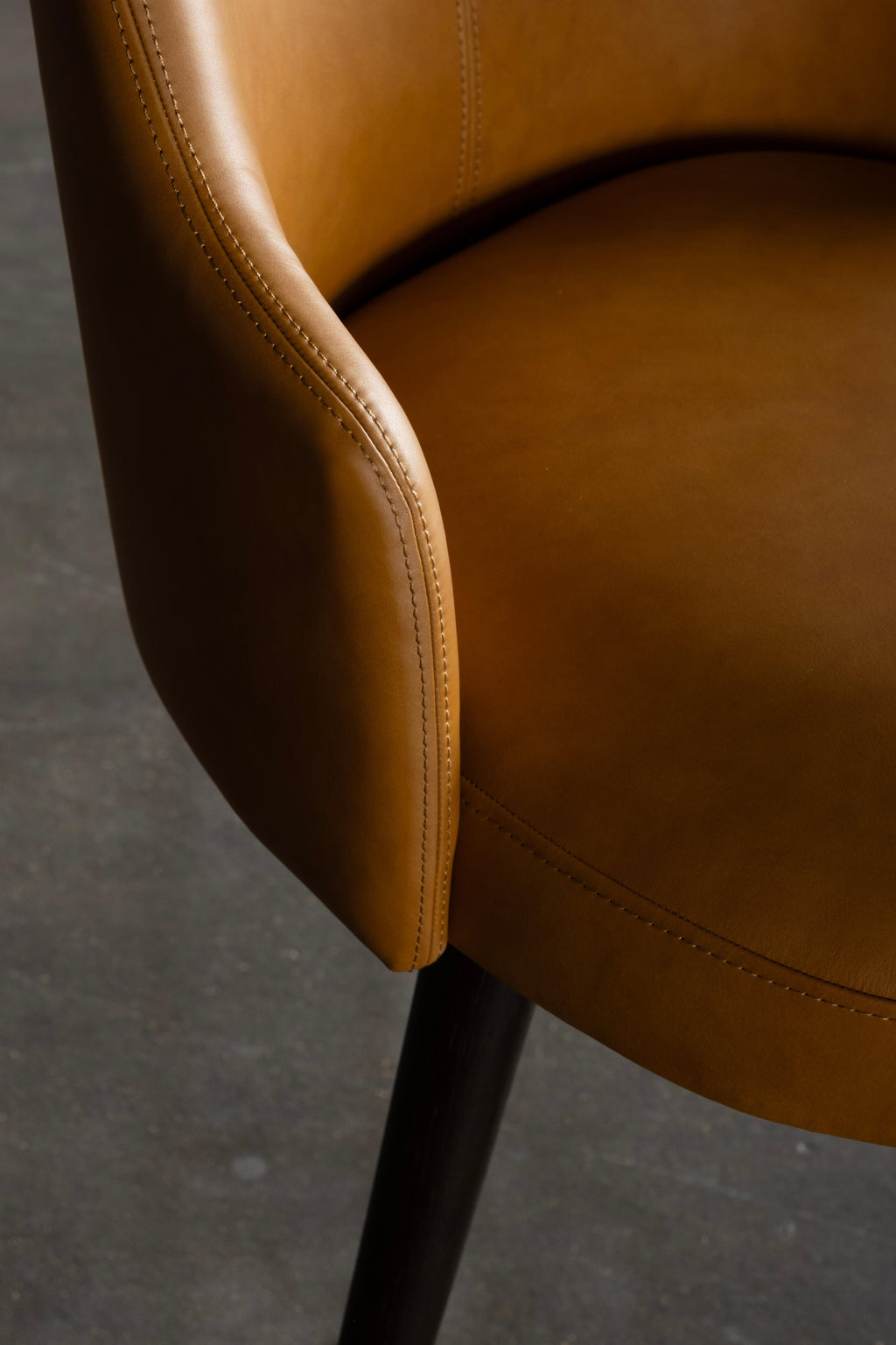 https://a.1stdibscdn.com/mid-century-modern-mary-swivel-bar-stools-leather-brass-handmade-by-greenapple-for-sale-picture-8/f_53532/f_441889821742833602205/G704071_5_master.jpg