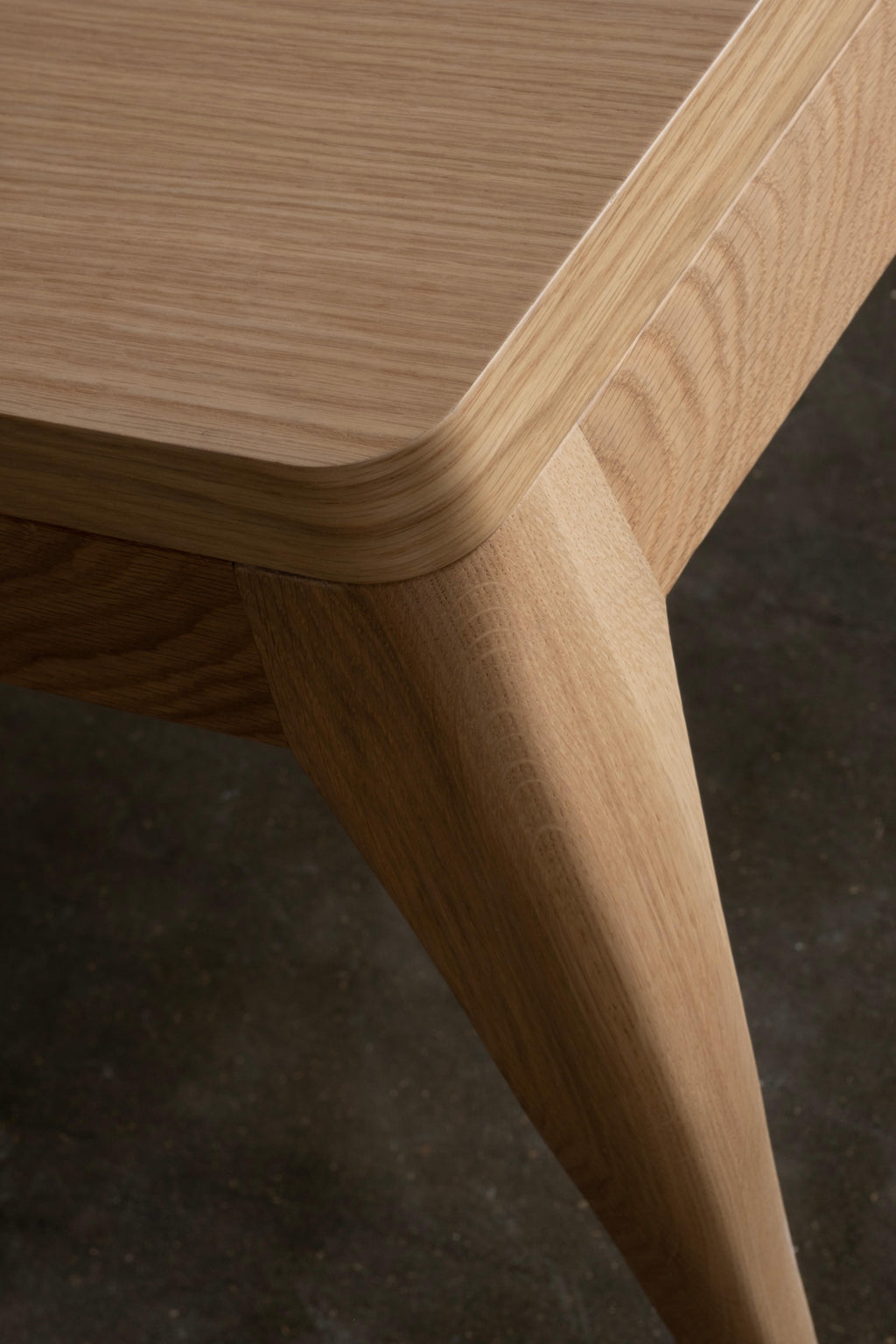 https://a.1stdibscdn.com/modern-venise-dining-table-american-oak-handmade-in-portugal-by-greenapple-for-sale-picture-6/f_53532/f_455352521750420915287/G704165_4_master.jpg