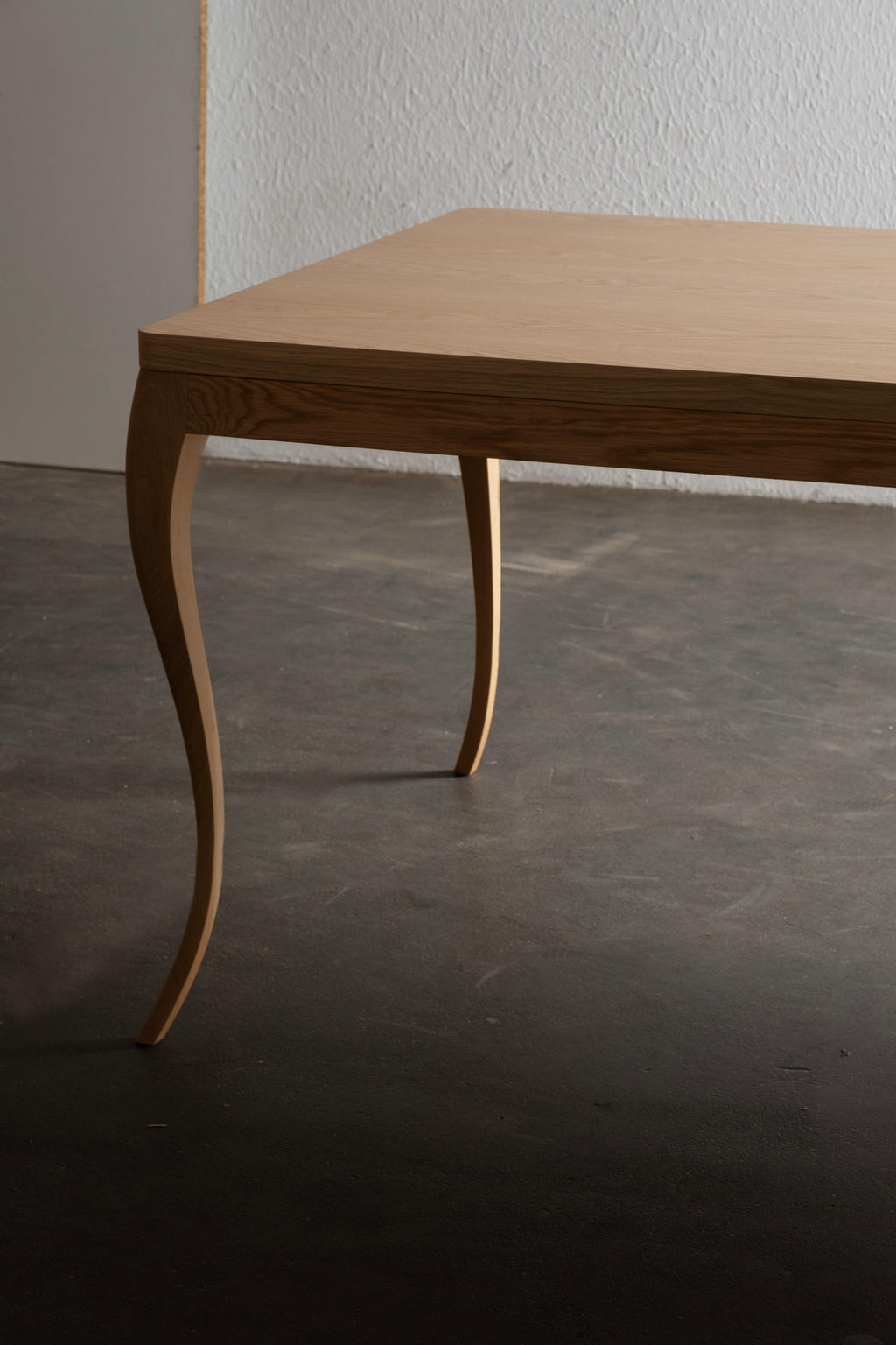 https://a.1stdibscdn.com/modern-venise-dining-table-american-oak-handmade-in-portugal-by-greenapple-for-sale-picture-9/f_53532/f_455352521750420915237/G704165_7_master.jpg