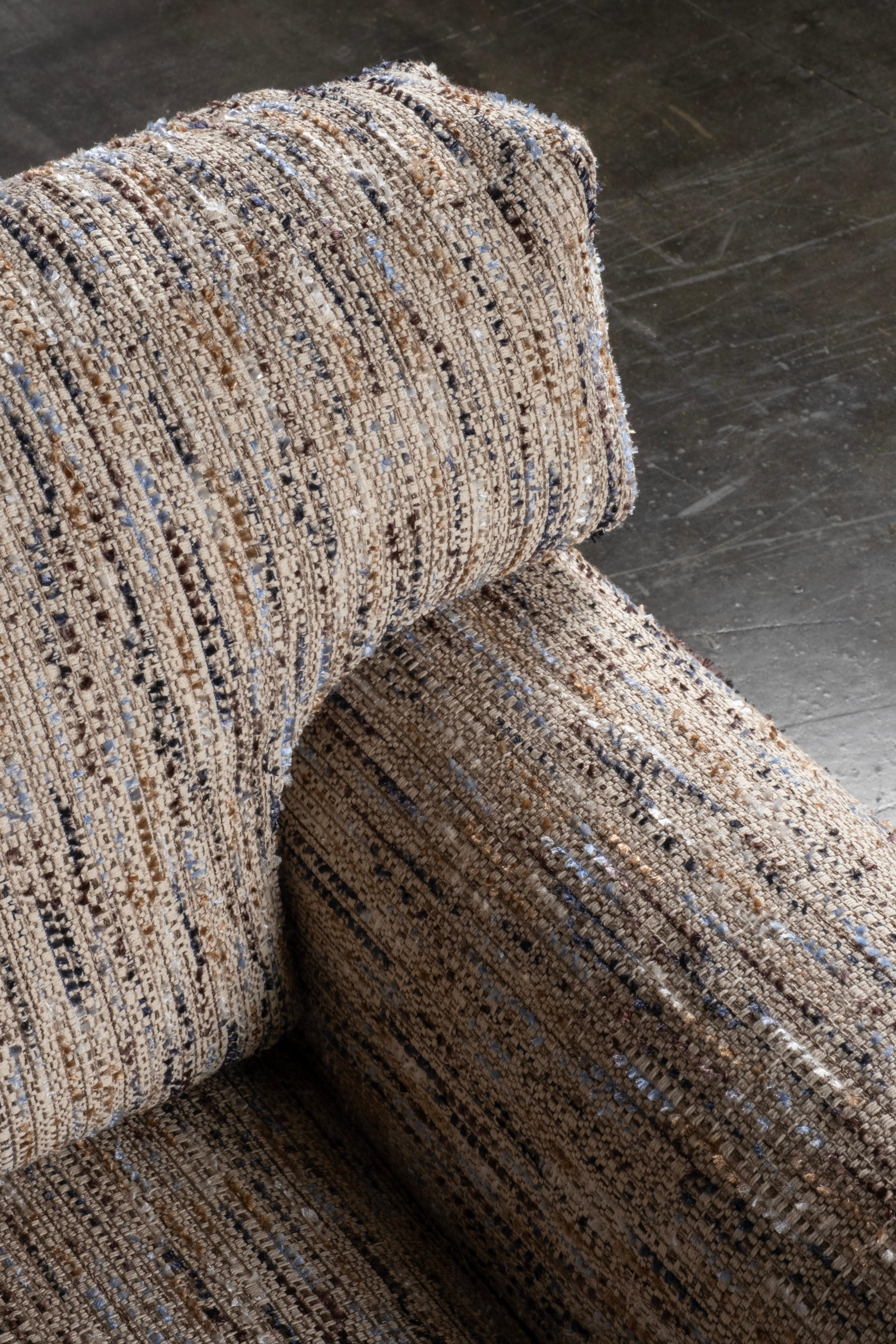 https://a.1stdibscdn.com/mid-century-modern-french-style-sofa-cream-nobilis-fabric-for-sale-picture-4/f_53532/f_462249421754934168136/G704288_3_master.jpg