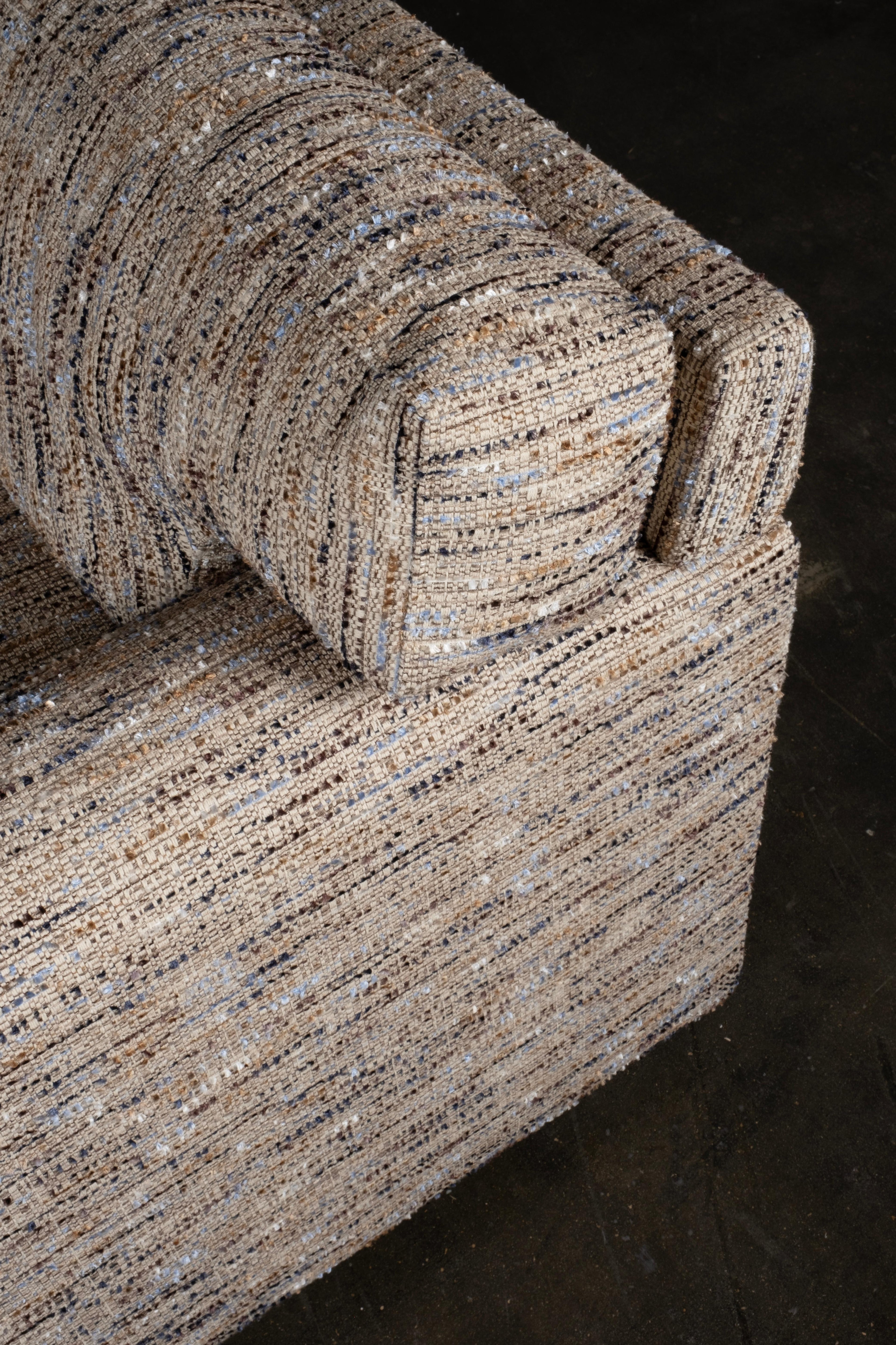 https://a.1stdibscdn.com/mid-century-modern-french-style-sofa-cream-nobilis-fabric-for-sale-picture-5/f_53532/f_462249421754934169760/G704288_4_master.jpg