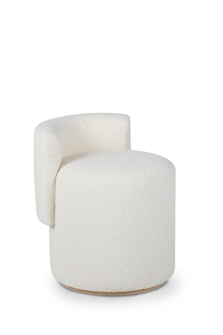 https://a.1stdibscdn.com/modern-grand-pouf-white-cotton-boucle-handmade-in-portugal-by-greenapple-for-sale-picture-3/f_53532/f_400874821718970572532/G704458_1_master.jpg?width=768