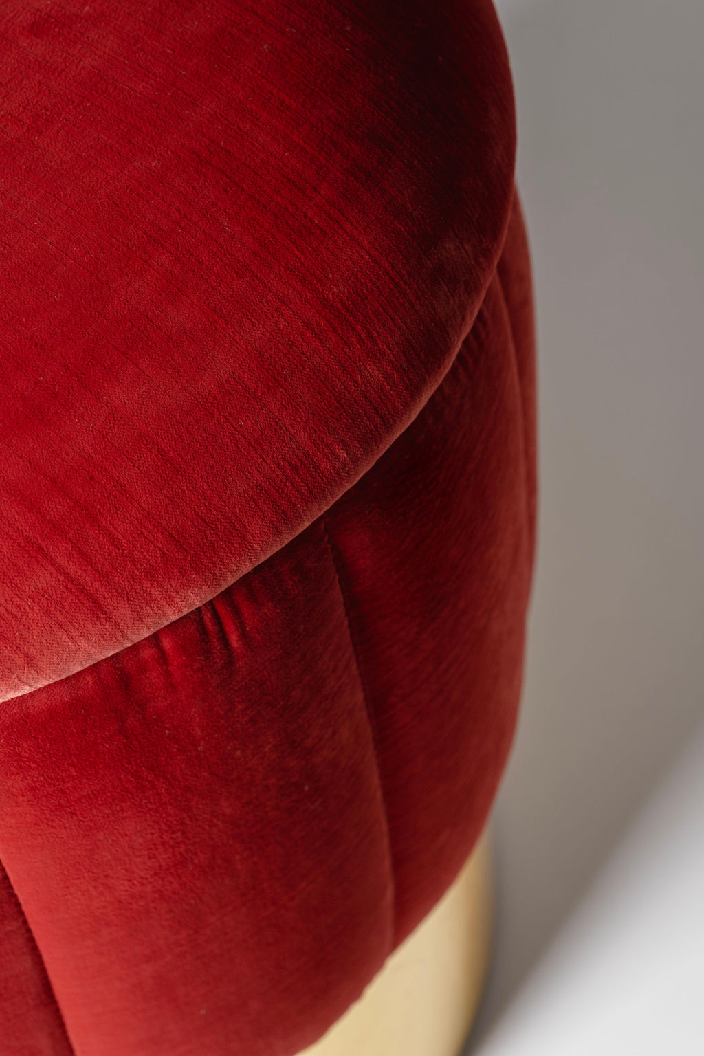 https://a.1stdibscdn.com/mid-century-modern-warren-pouf-red-velvet-gold-leaf-handmade-by-greenapple-for-sale-picture-7/f_53532/f_451042221747738542664/G704867_3_master.jpg