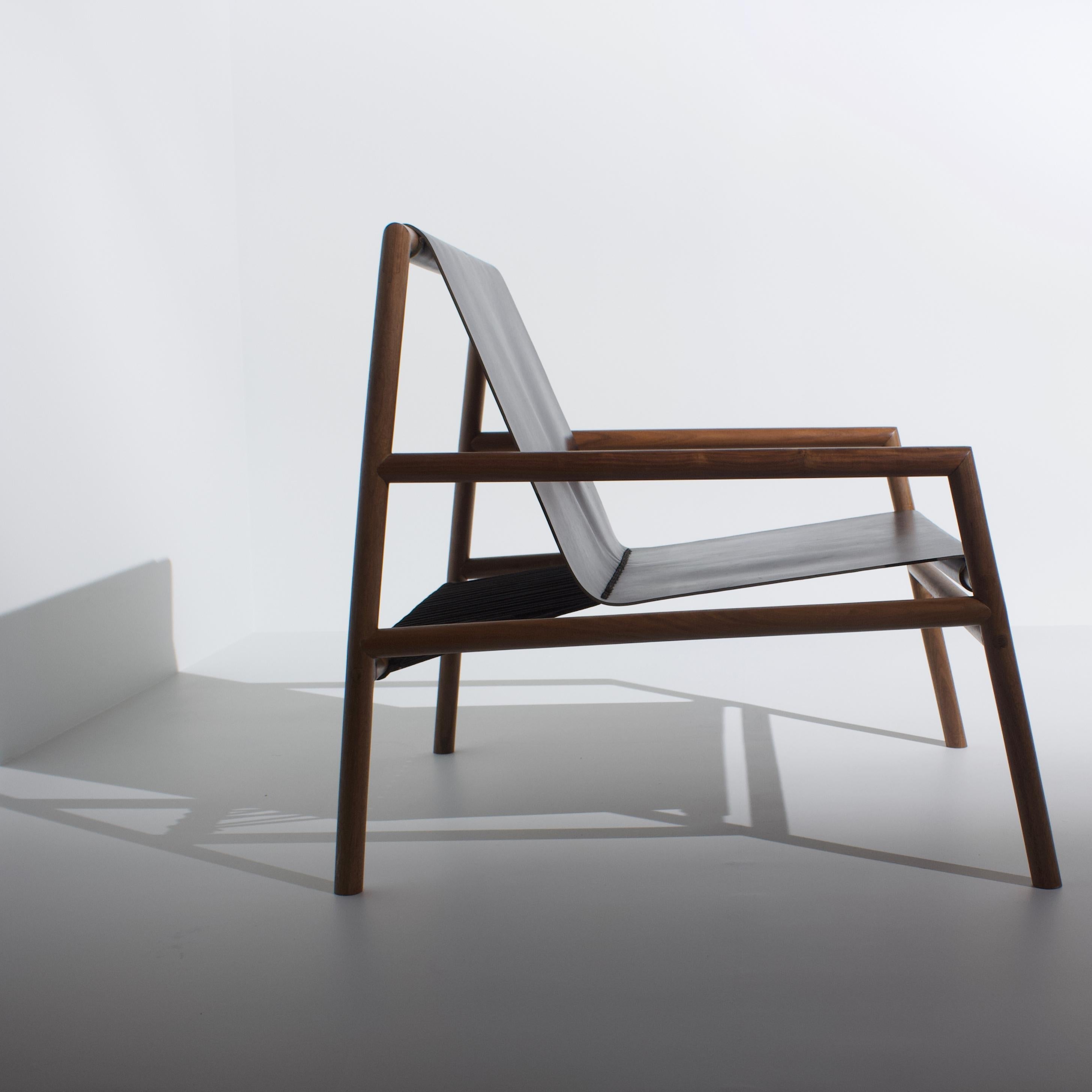 https://a.1stdibscdn.com/gallagher-lounge-chair-walnut-black-leather-for-sale-picture-2/f_60402/f_266330121643746793582/GAL_LNG_WAL_LTH_BL10_master.jpg