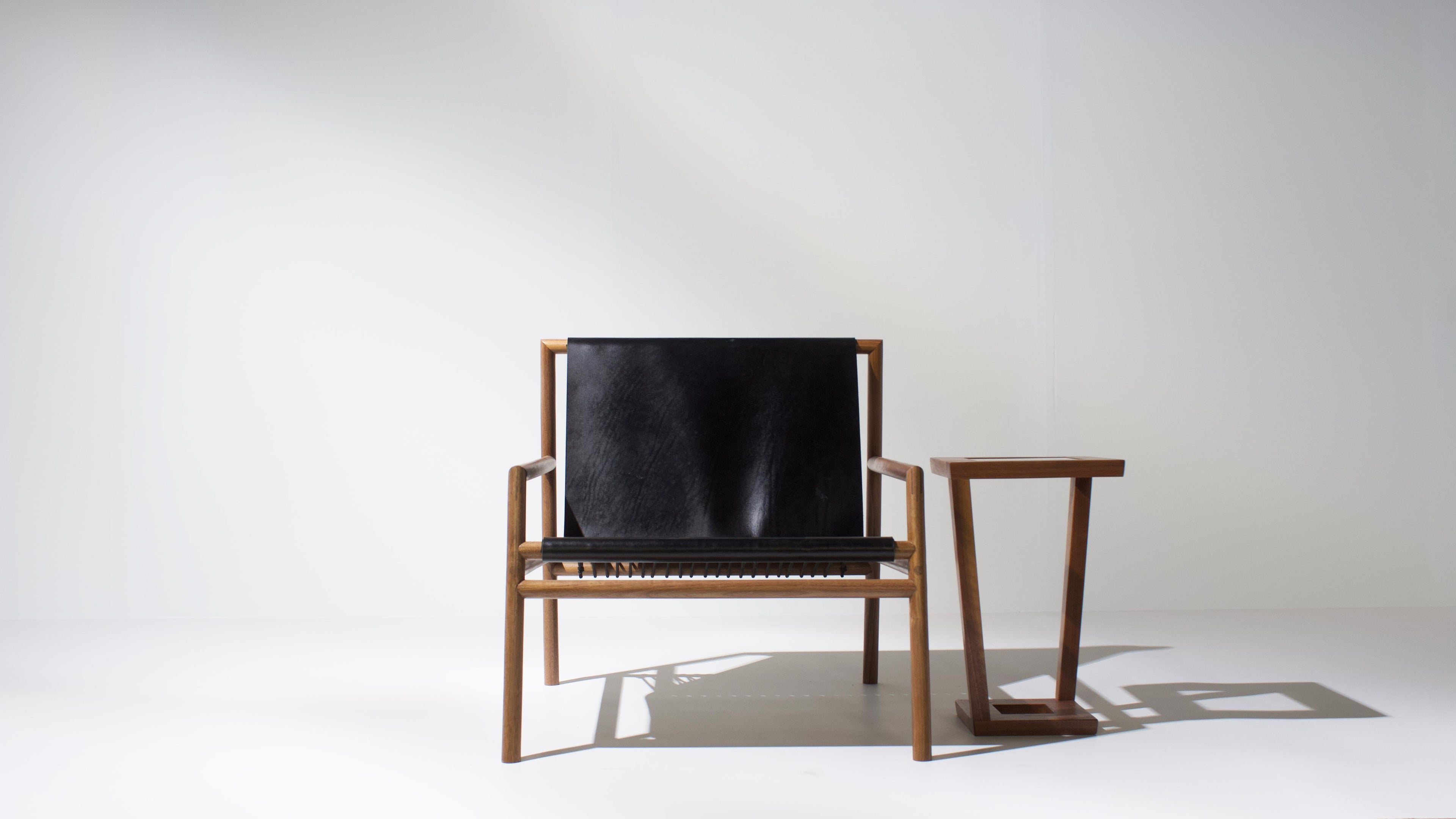 https://a.1stdibscdn.com/gallagher-lounge-chair-walnut-black-leather-for-sale-picture-9/f_60402/f_266330121643746812756/GAL_LNG_WAL_LTH_BL12_master.jpg